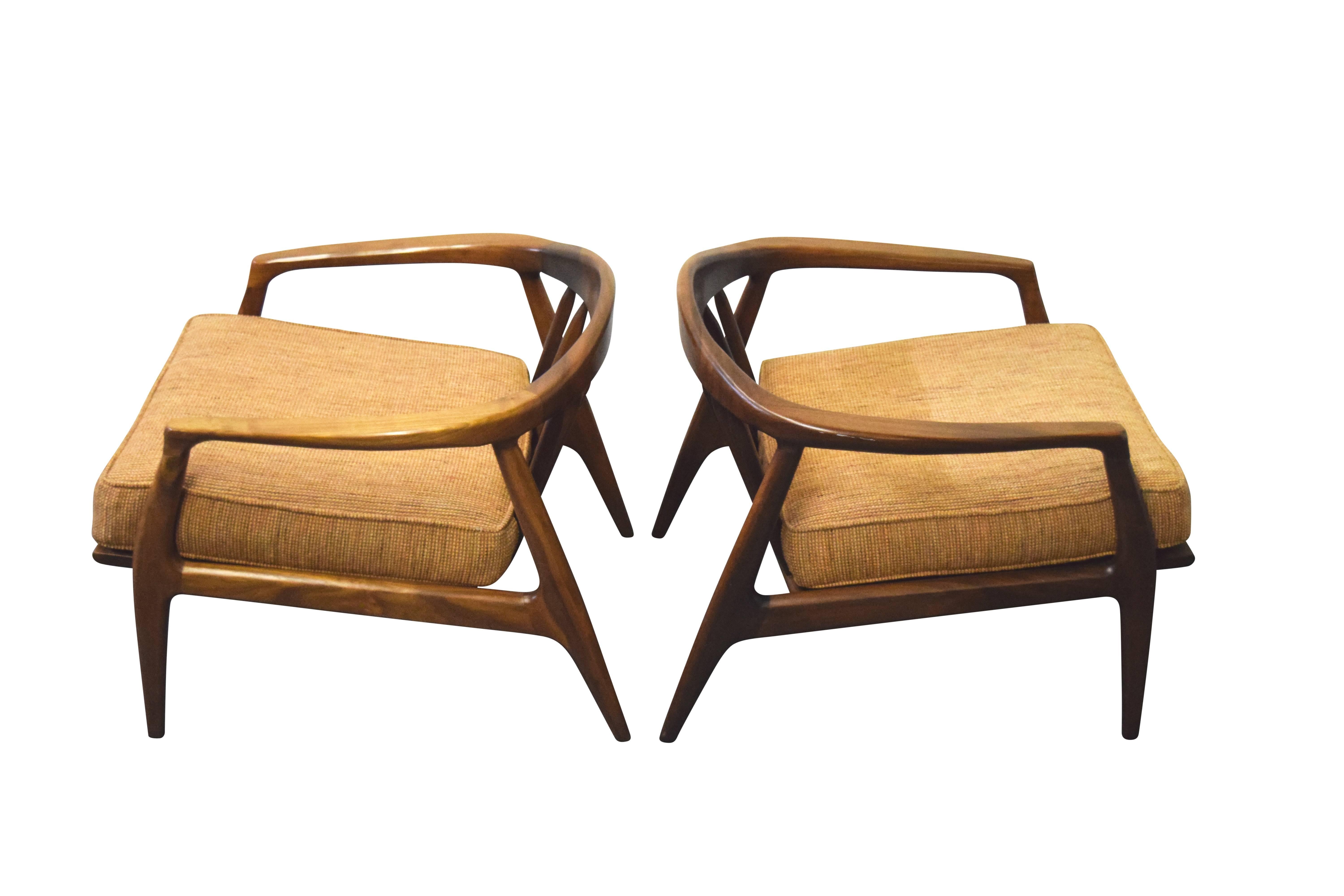 Milo Baughman for Thayer Coggin Walnut Lounge Chairs In Good Condition In Middlesex, NJ