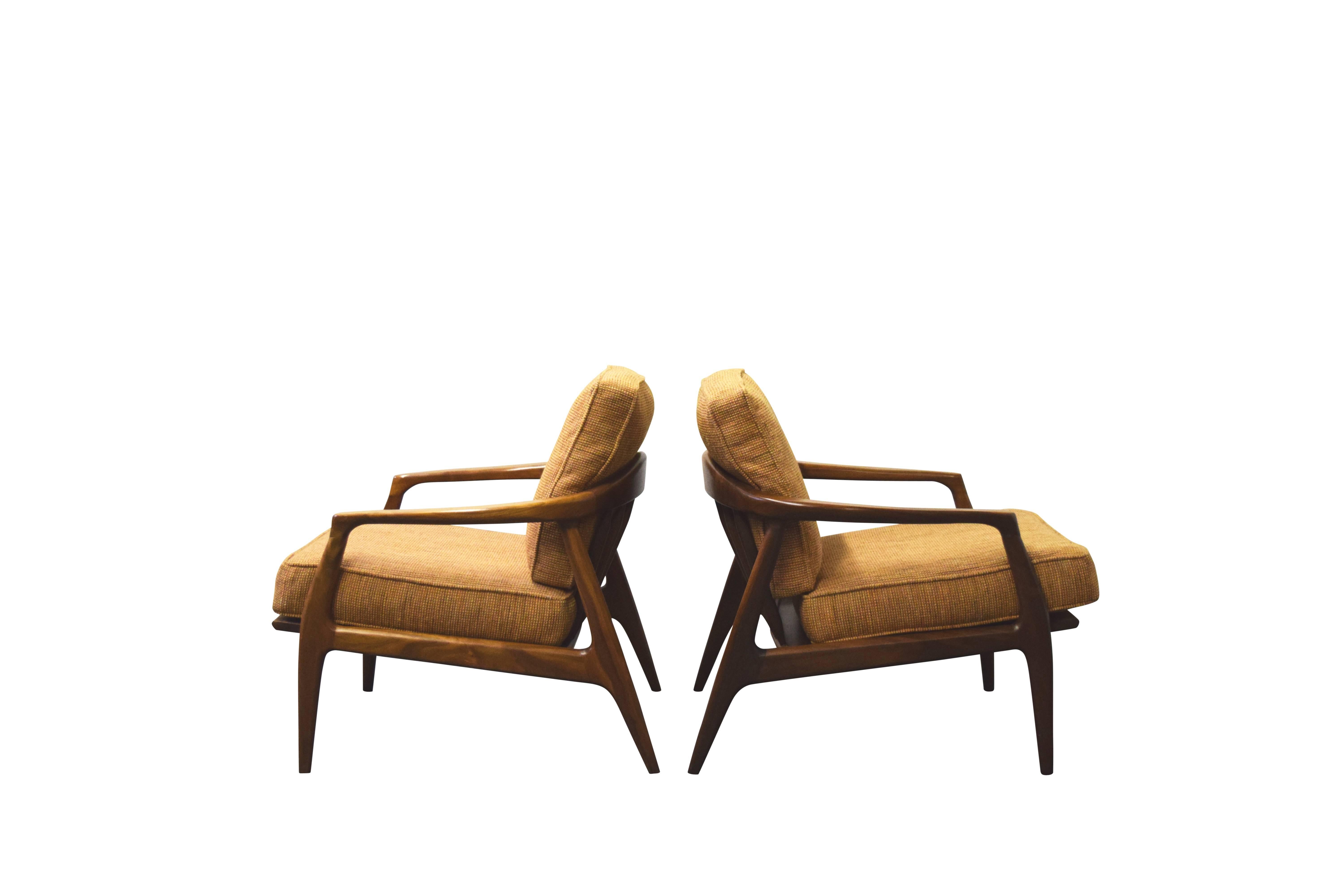 Milo Baughman for Thayer Coggin Walnut Lounge Chairs 1