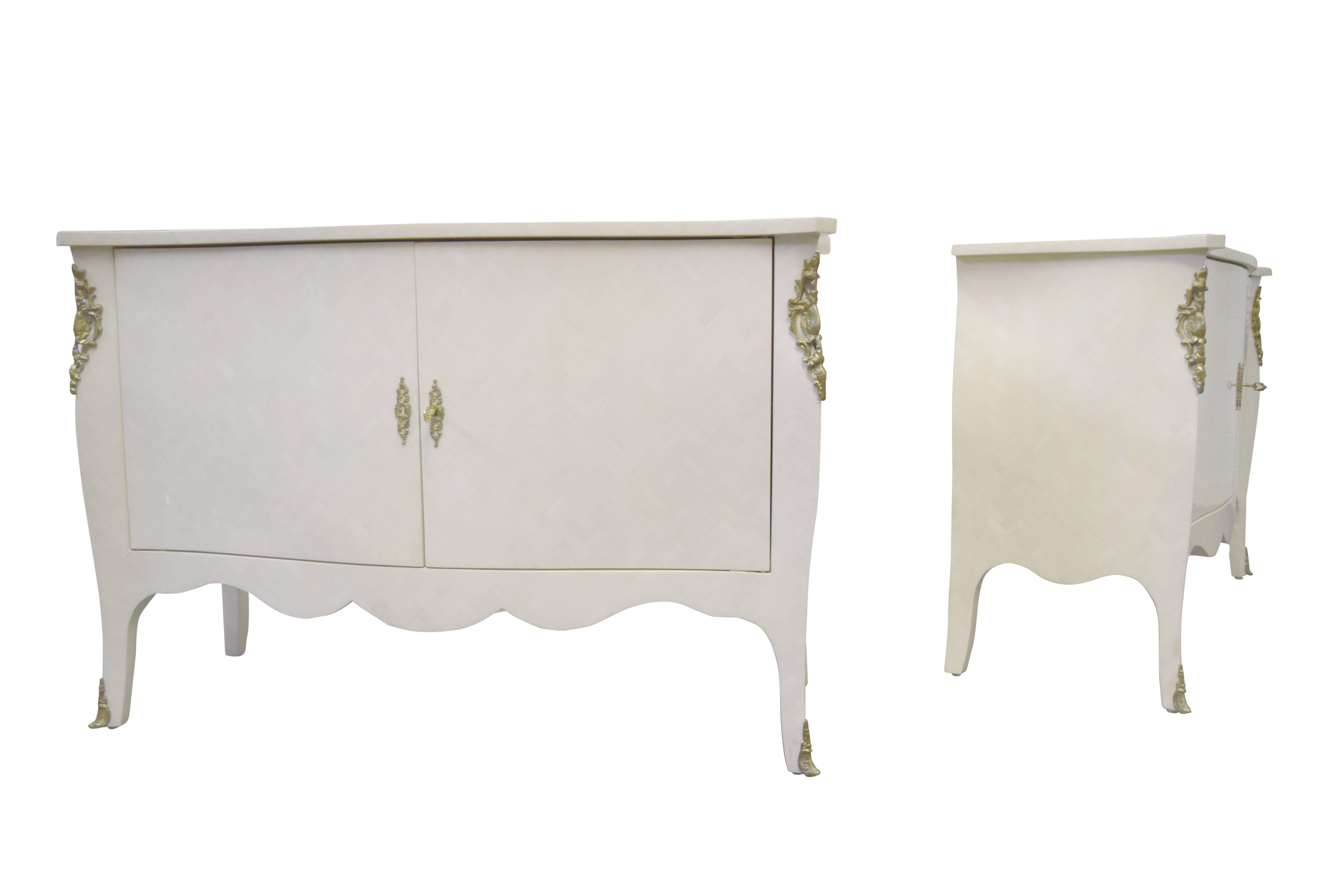 Pair of Signed Enrique Garcel Tessellated Bone Chests In Excellent Condition In Middlesex, NJ