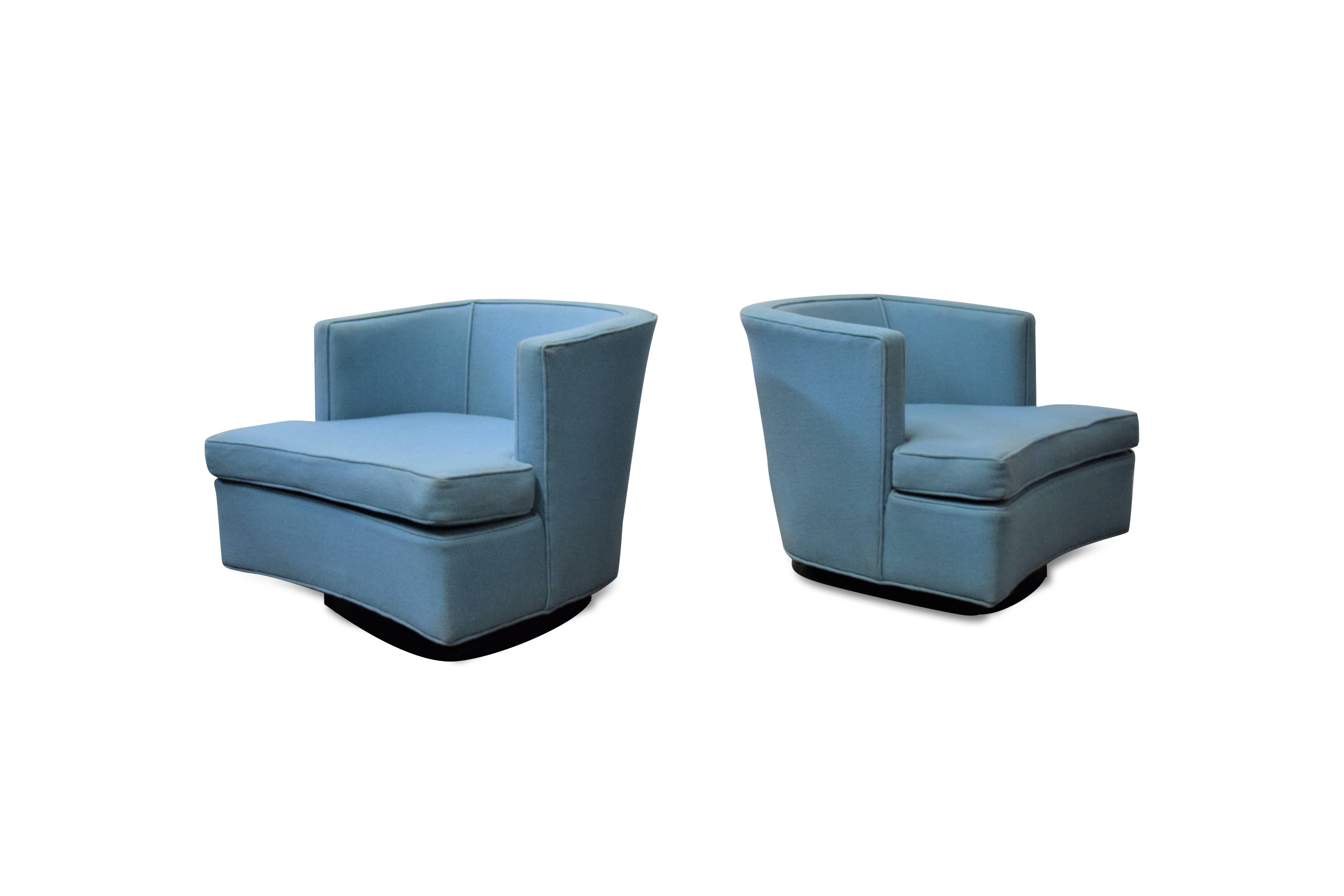 Mid-Century Modern Pair of Harvey Probber Swivel Lounge Chairs