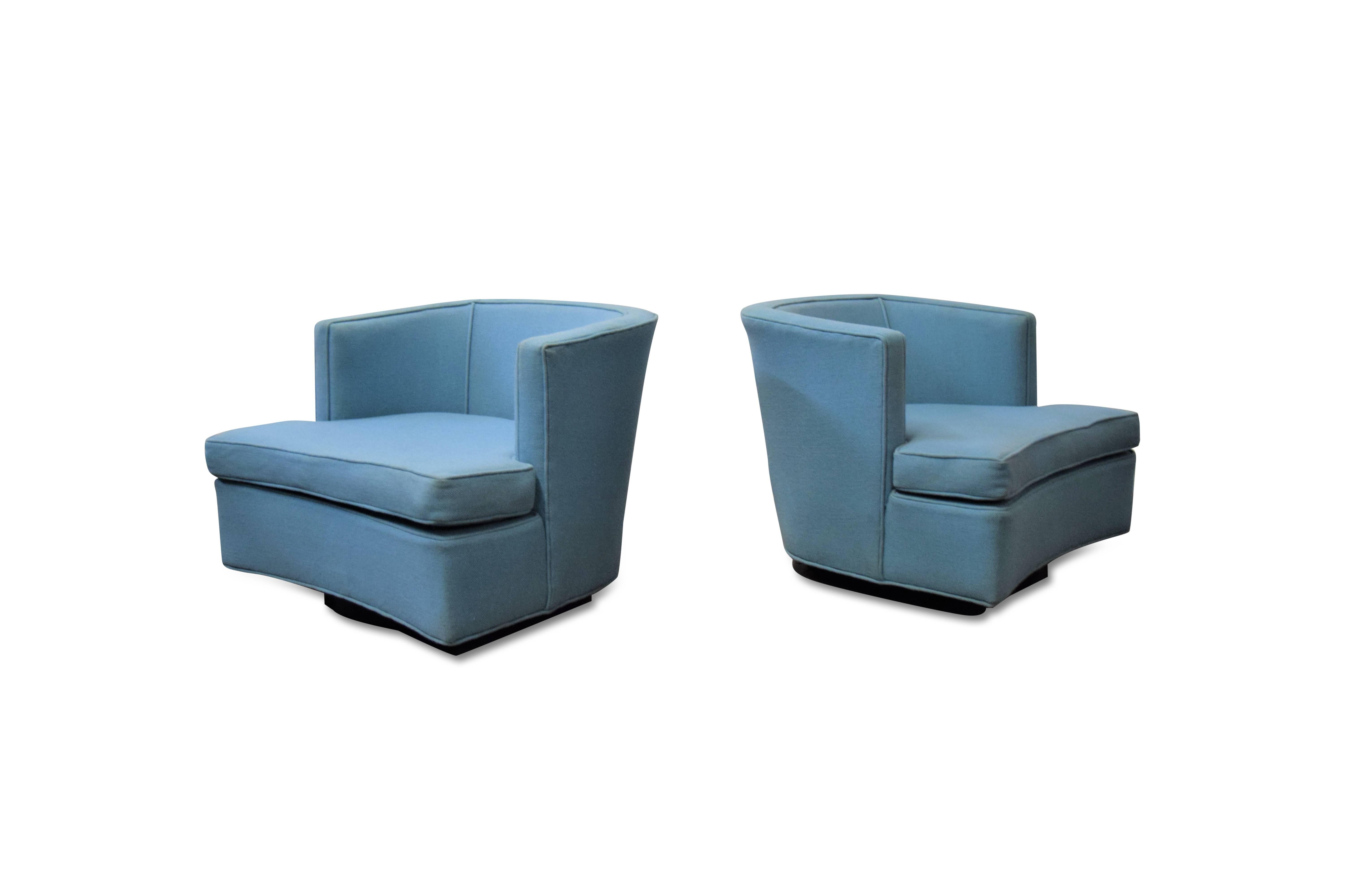 Mid-Century Modern Pair of Harvey Probber Swivel Lounge Chairs