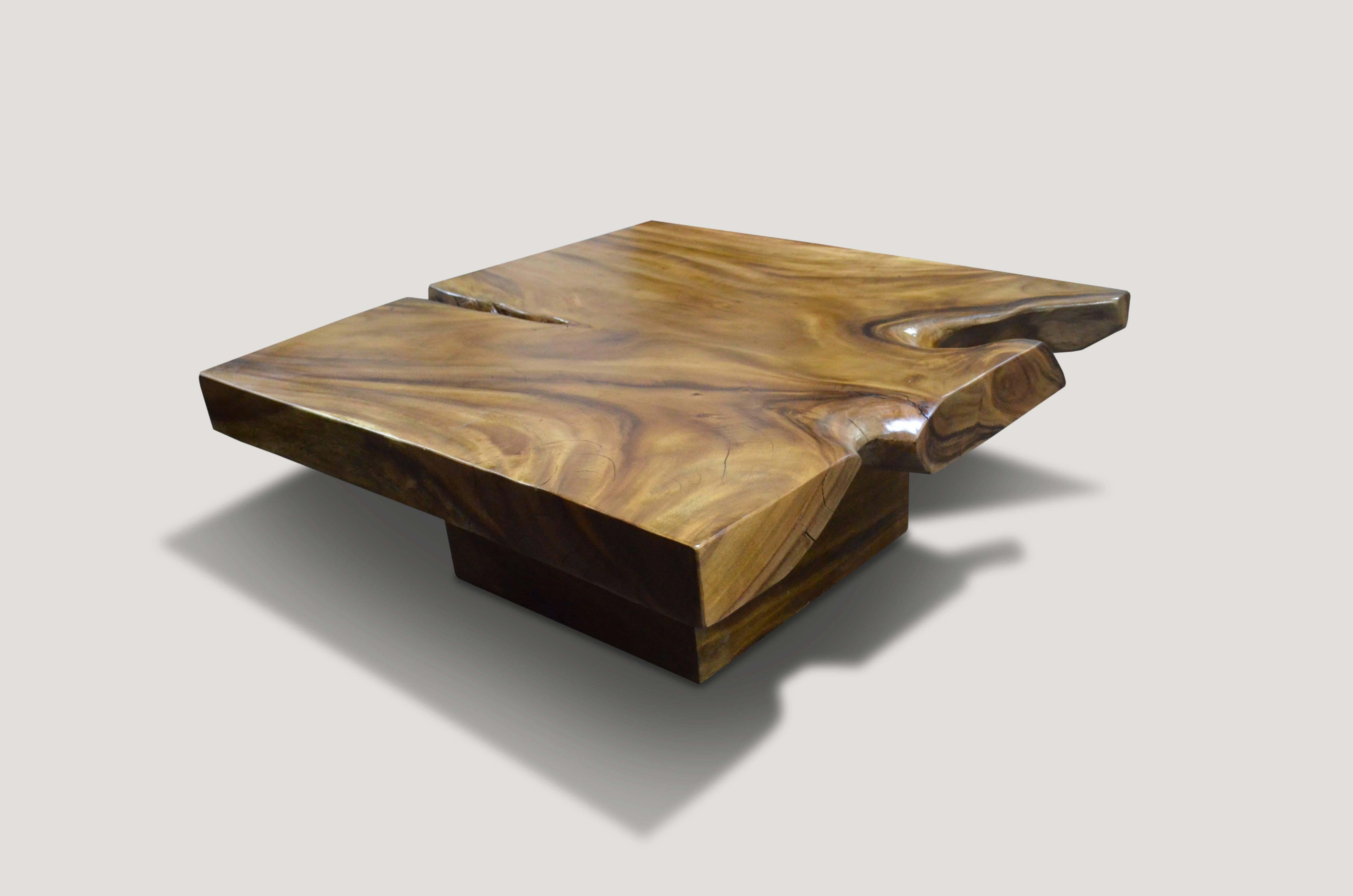 Organique Andrianna Shamaris Table basse en bois de suar biologique en vente
