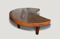 Andrianna Shamaris table basse en bois de teck organique de style mi-siècle moderne