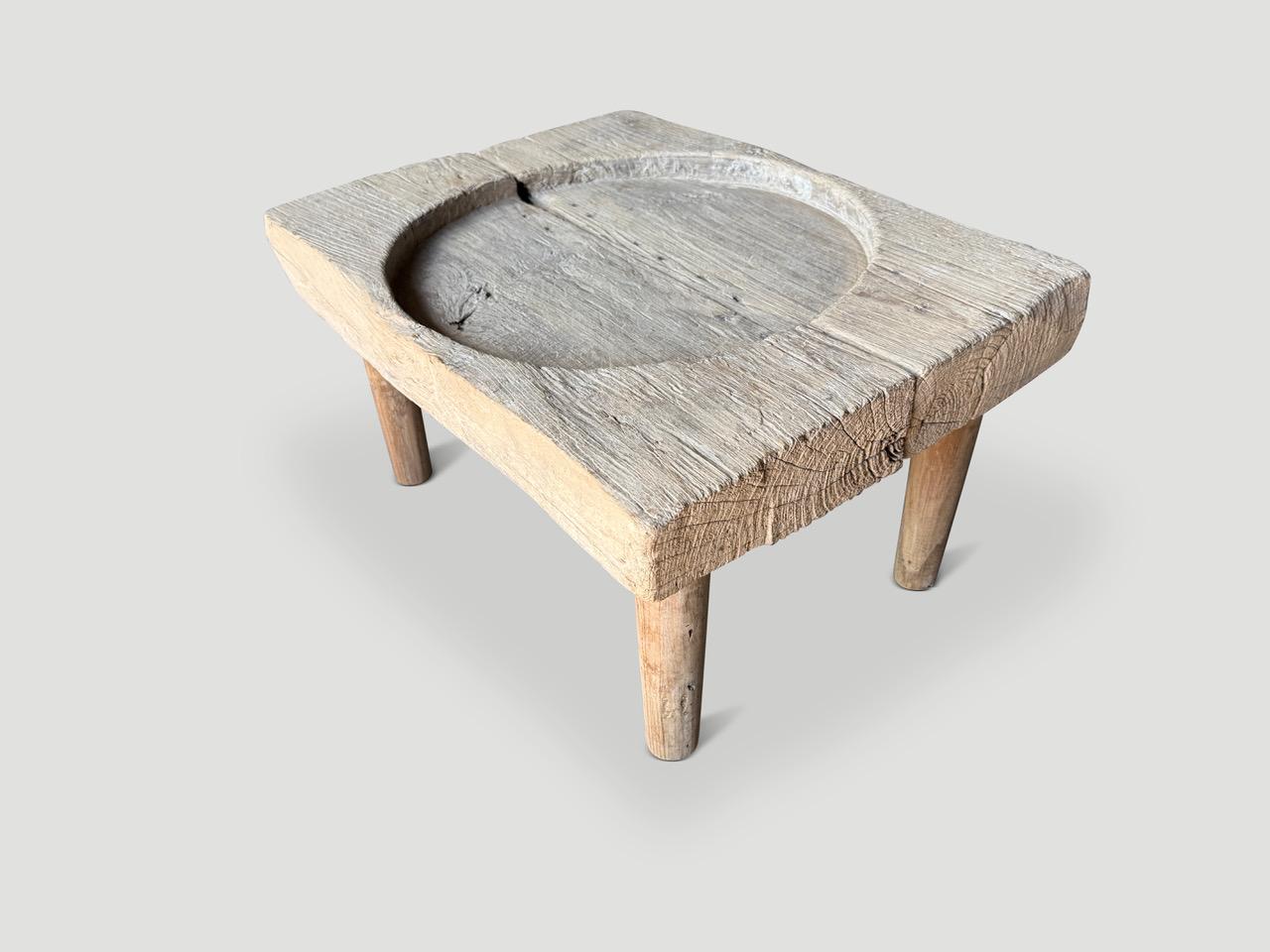 Organique Andrianna Shamaris Table basse en bois de teck unique en son genre en vente