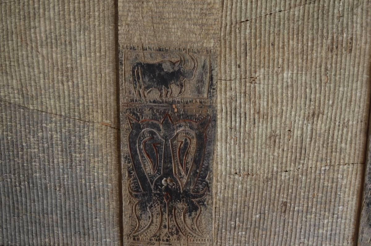 Andrianna Shamaris hand-carved wooden architectural panel from Toraja. This impressive carving symbolizes courage, protection of the home and good fortune. The buffalo carving is only made for the King of the district. This is a rare panel, circa