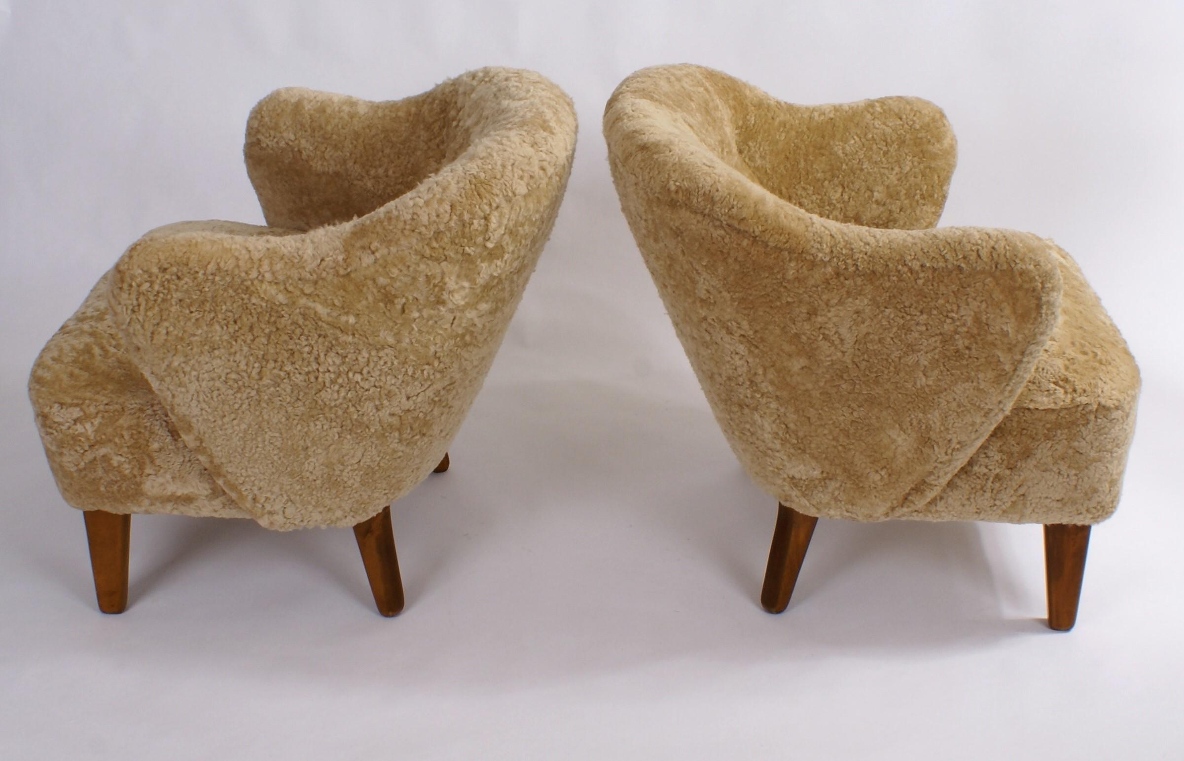 Flemming Lassen Pair of Easy Chairs in Honey Colored Sheepksin, 1940s im Angebot 2
