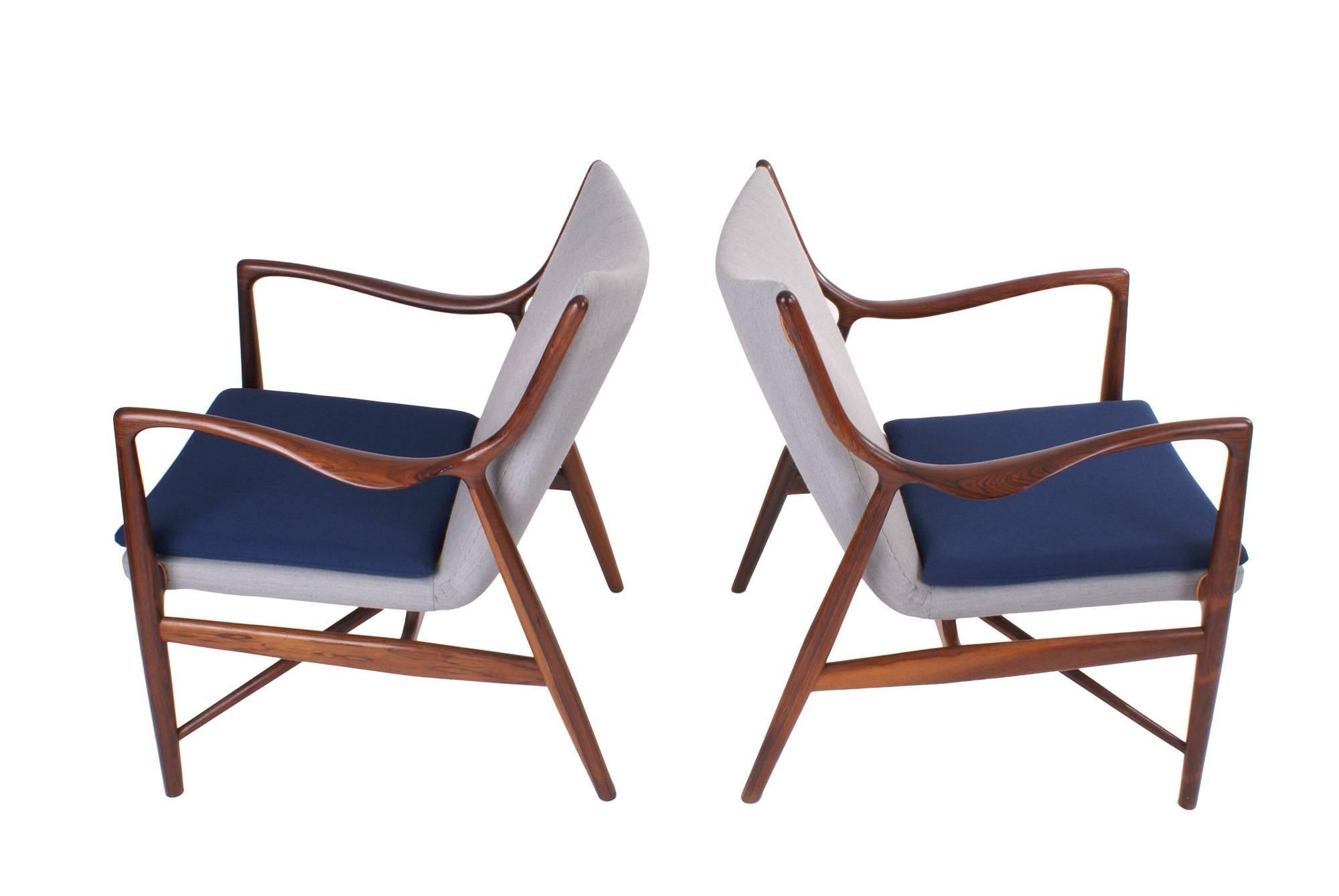 Danish Finn Juhl Pair of Nv45 Chairs in Rosewood for Niels Vodder