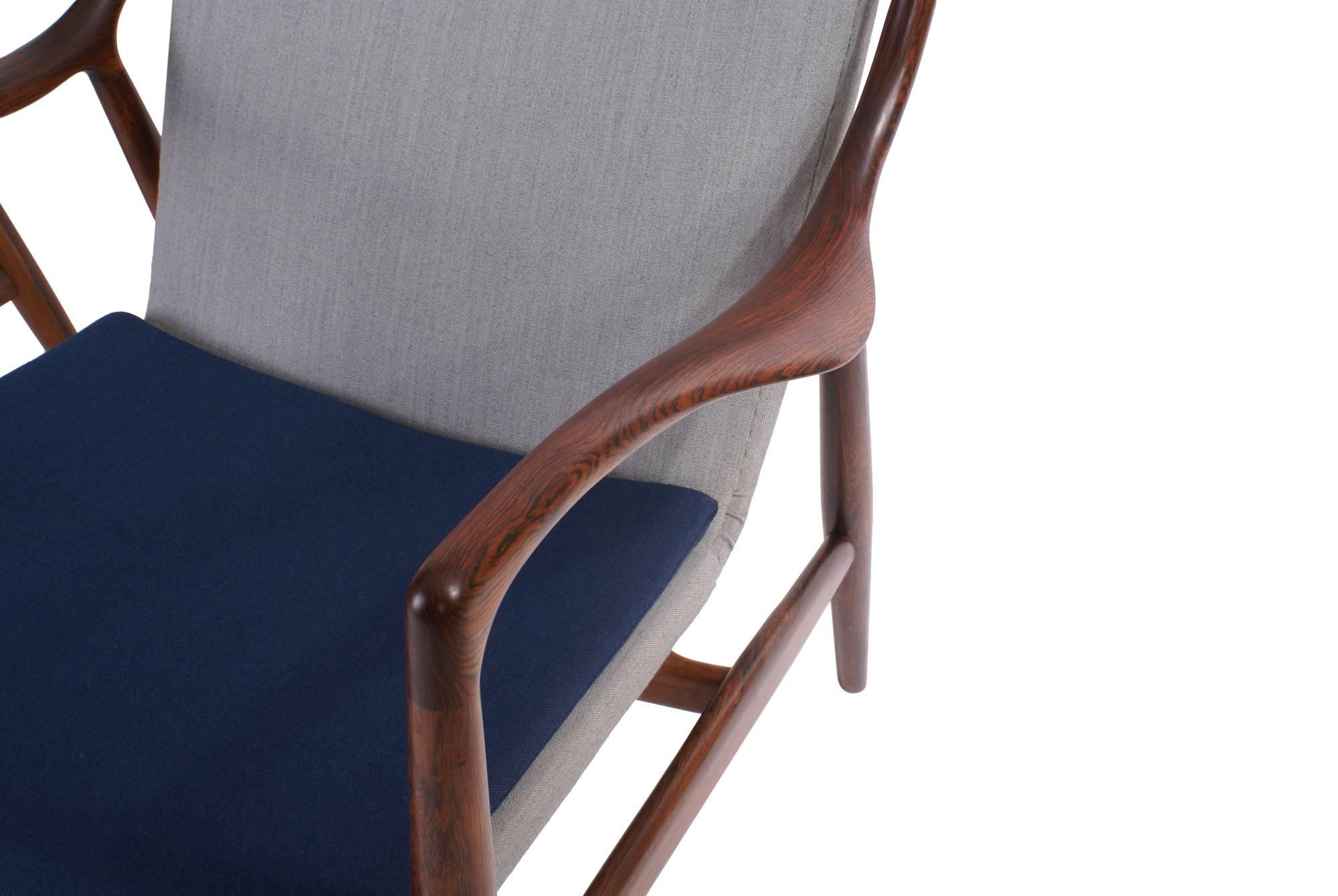 Finn Juhl Pair of Nv45 Chairs in Rosewood for Niels Vodder 2