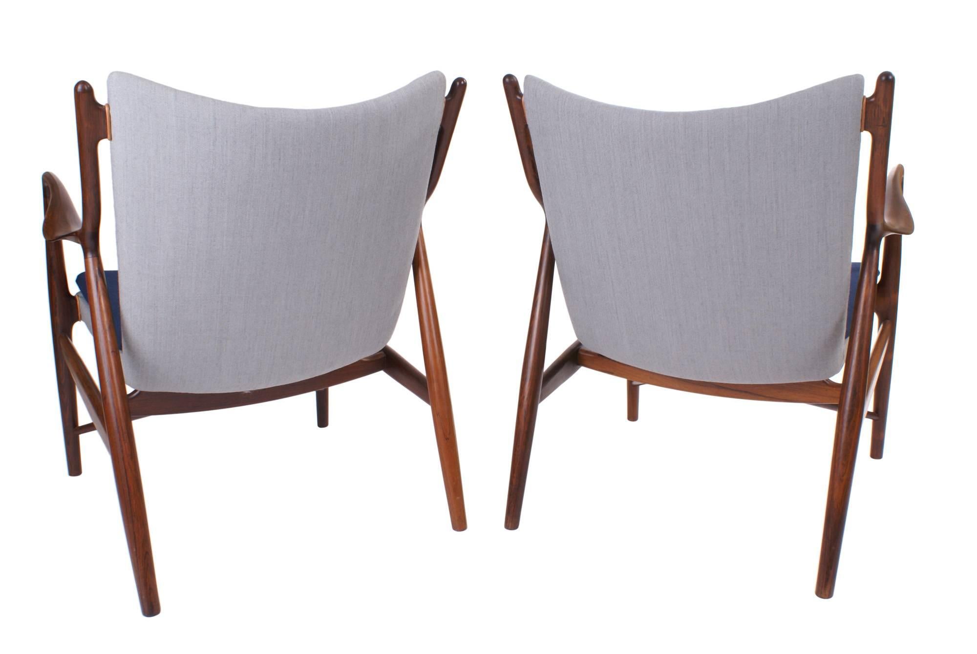 Scandinavian Modern Finn Juhl Pair of Nv45 Chairs in Rosewood for Niels Vodder