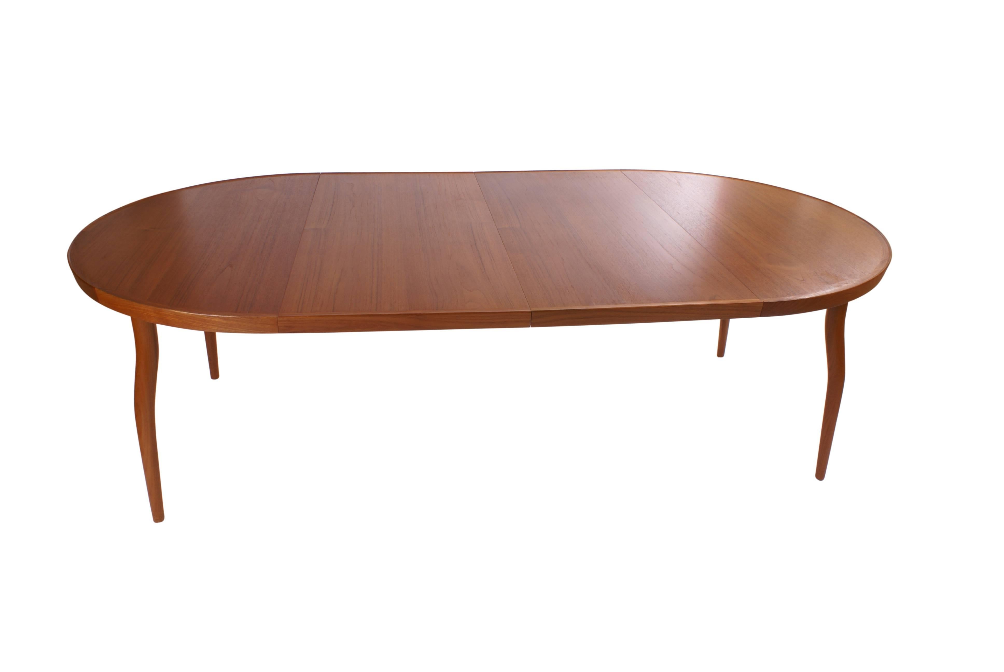 Finn Juhl NV56 Extendable Dining Table by Niels Vodder In Excellent Condition In Copenhagen, DK