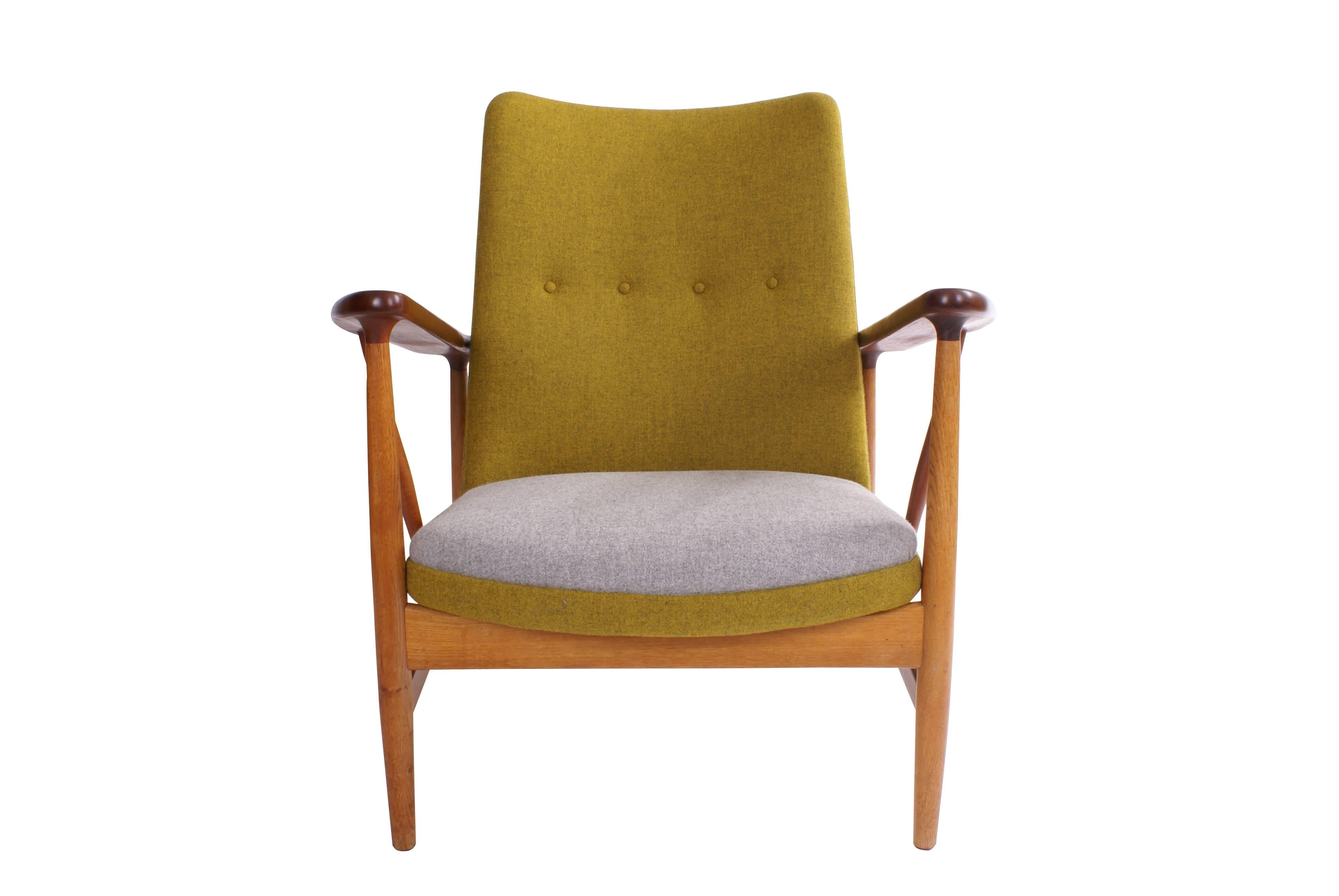 Finn Juhl lounge chair. Model SW86 for cabinetmaker Søren Willadsen. Made of oak and armrests in teak. Upholstered in Kvadrat fabric with nails. Designed, 1952.

Literature: Bygge & Bo, no. 1, 1952, p. 34. Dansk Kunsthåndværk, februar 1953, p.