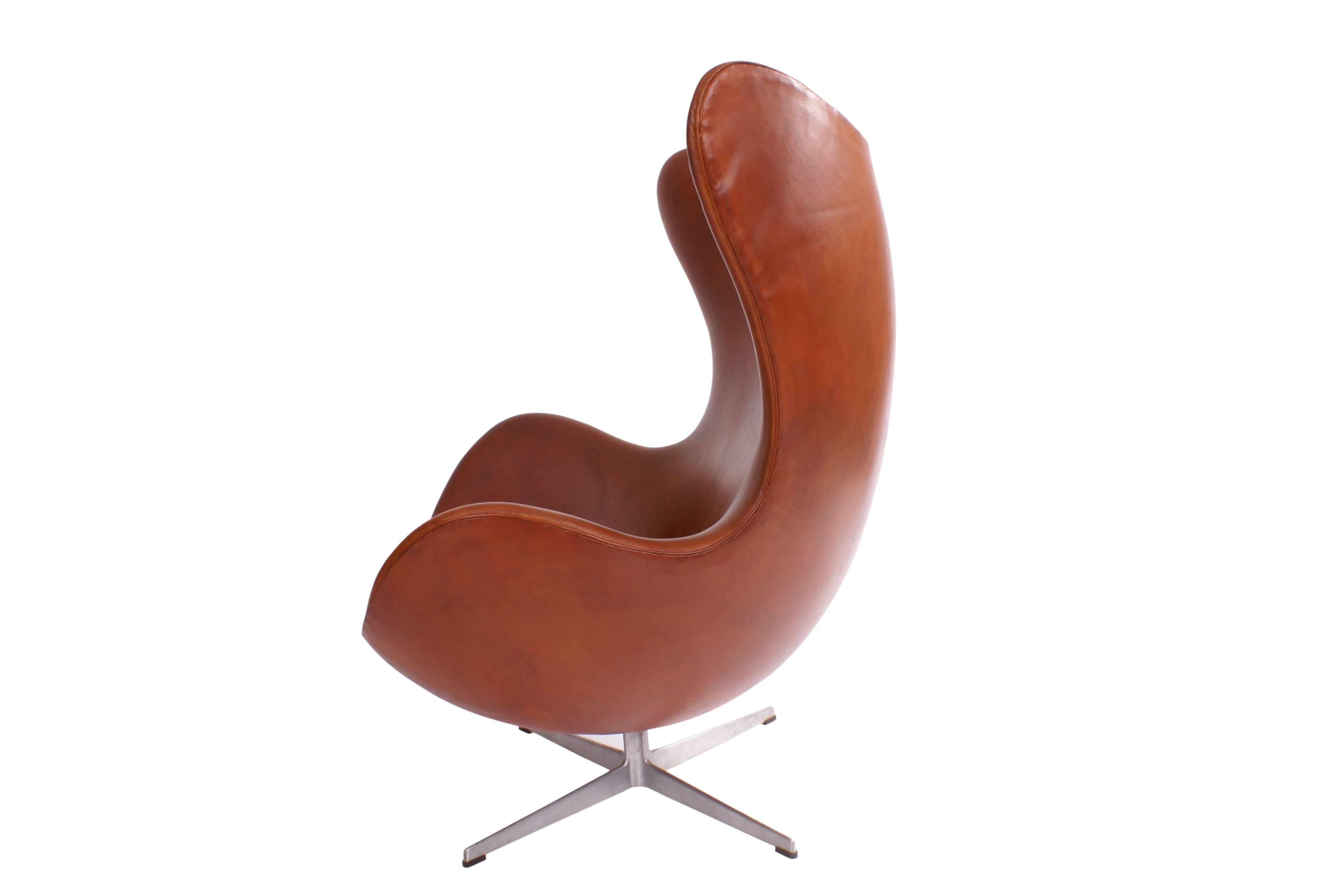 Arne Jacobsen 1960s Egg Chair and Stool in Patinated Leather for Fritz Hansen 4