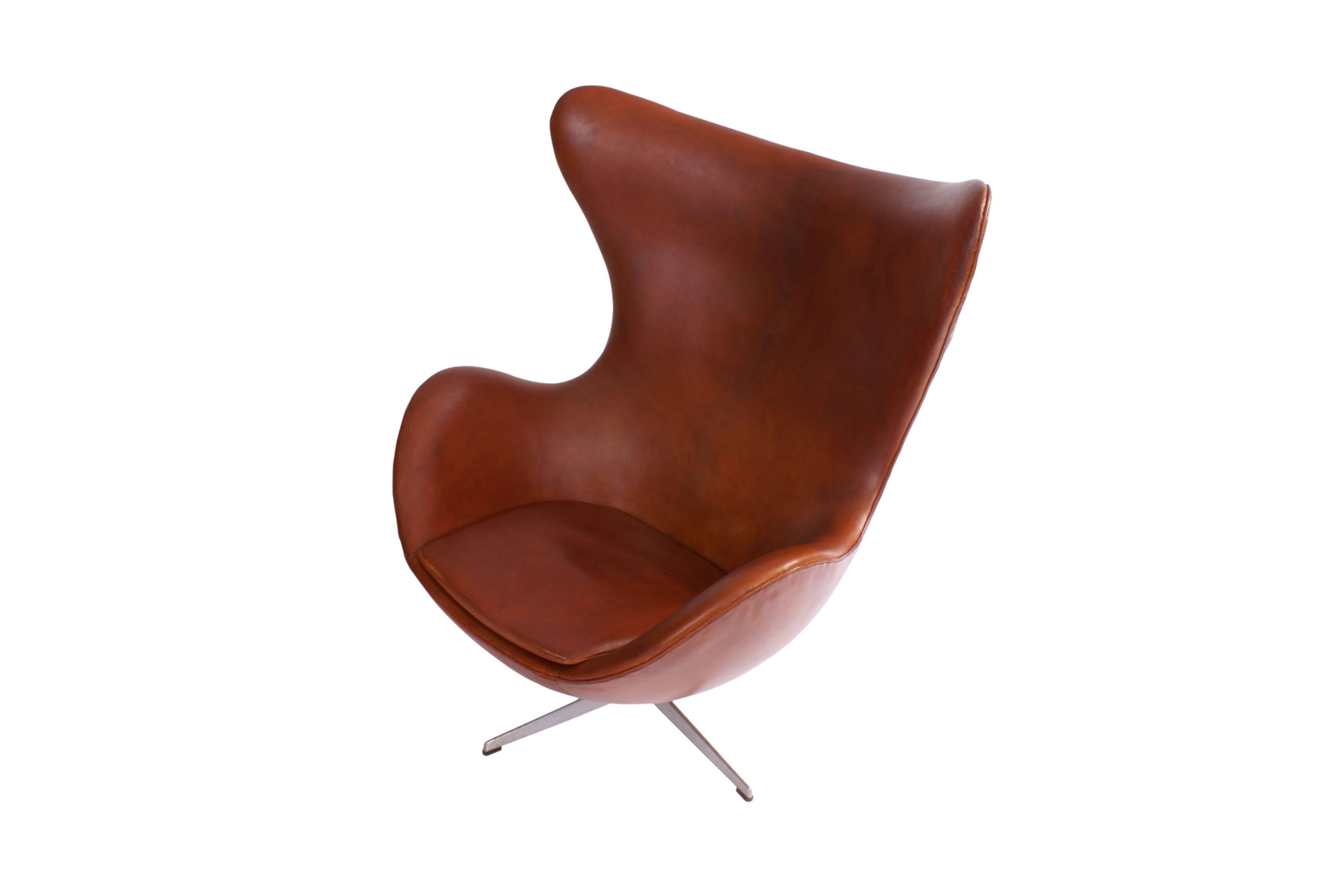 Arne Jacobsen 1960s Egg Chair and Stool in Patinated Leather for Fritz Hansen 3