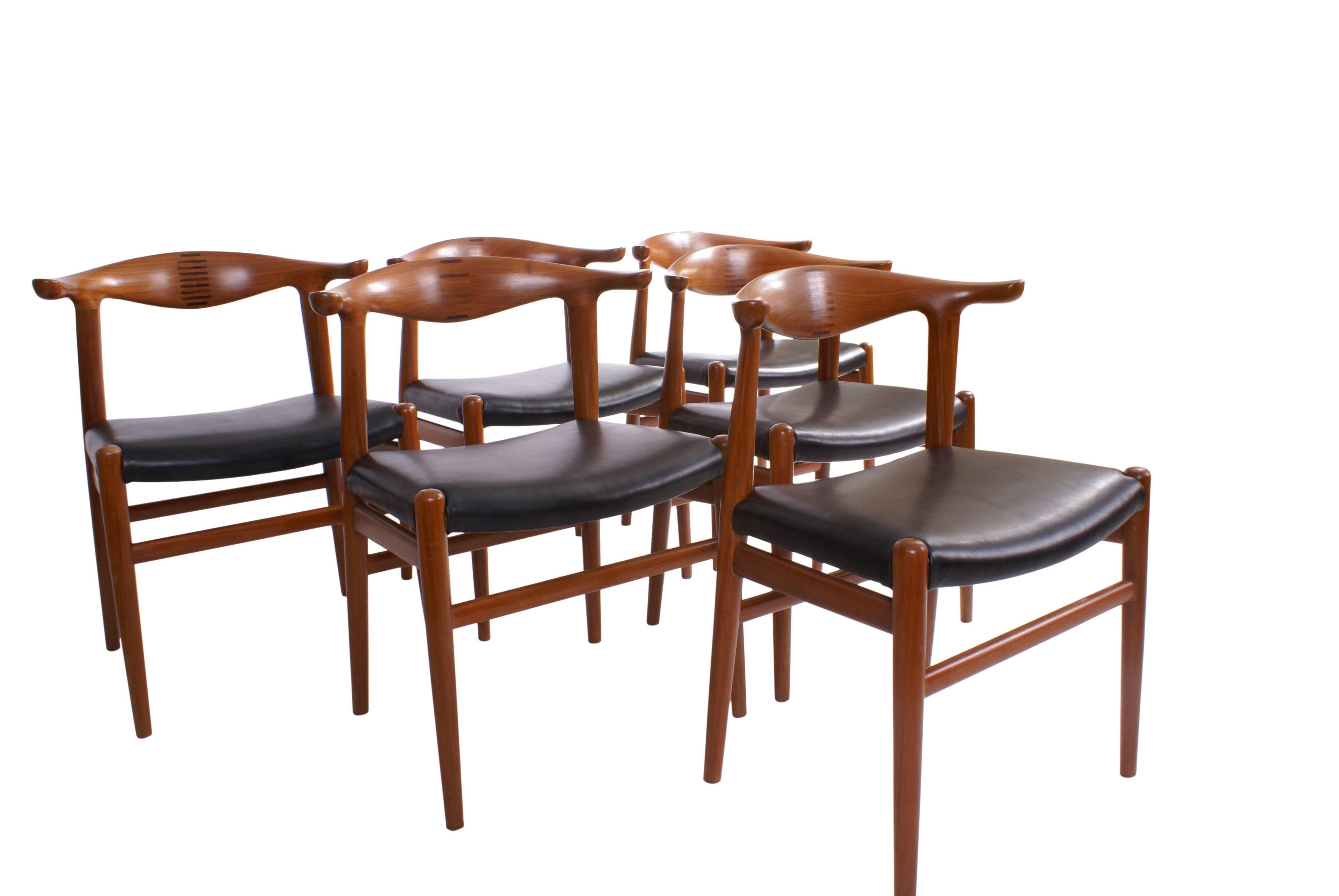 Set of six Hans Wegner 'Cow Horn' dining chairs for master cabinetmaker Johannes Hansen. Rare set in solid Cuban mahogany, back with inlays of Brazilian rosewood. Seats with black leather. Model JH 505. Designed 1952. 

Model presented at The