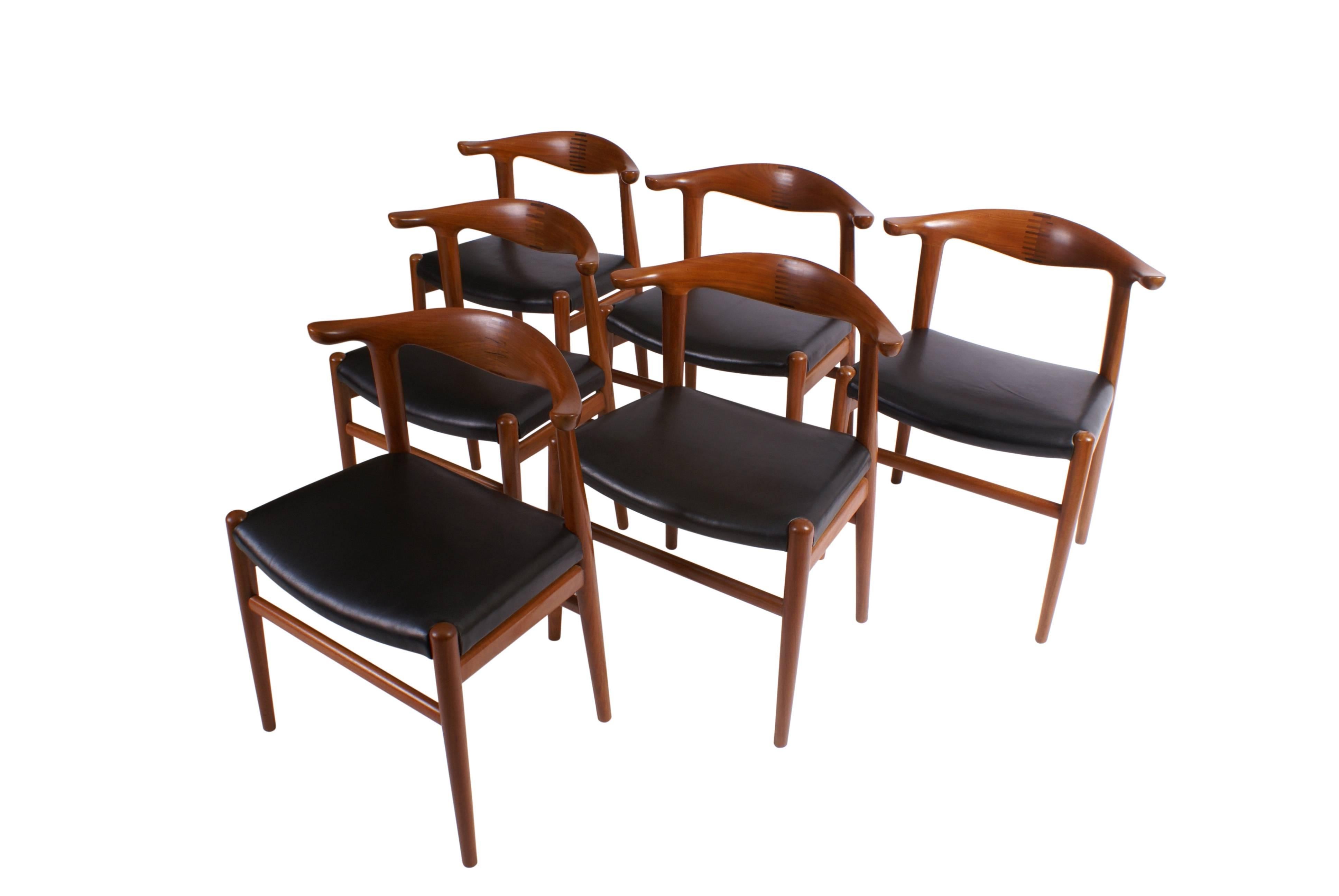 Scandinavian Modern Hans Wegner Set of Six 'Cow Horn' Chairs for Johannes Hansen For Sale