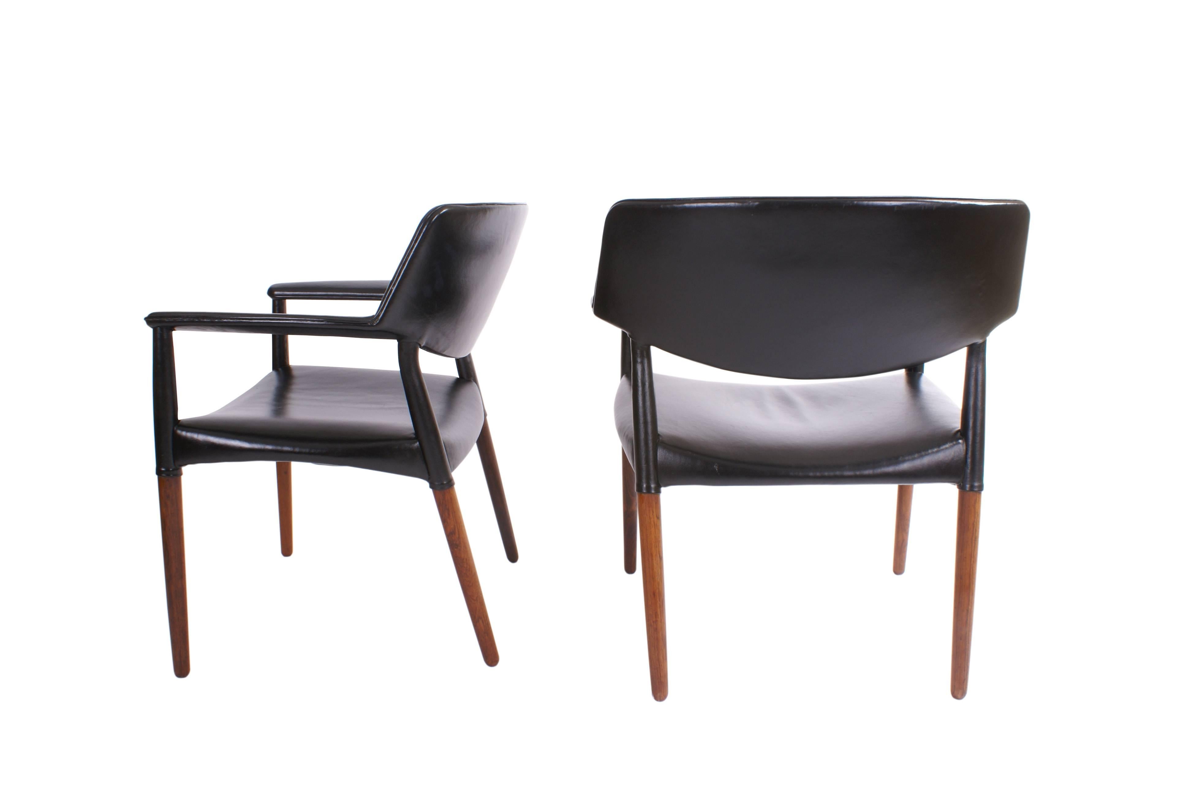 Ejner Larsen and Aksel Bender Madsen Pair of Armchairs in Brazilian Rosewood For Sale 1