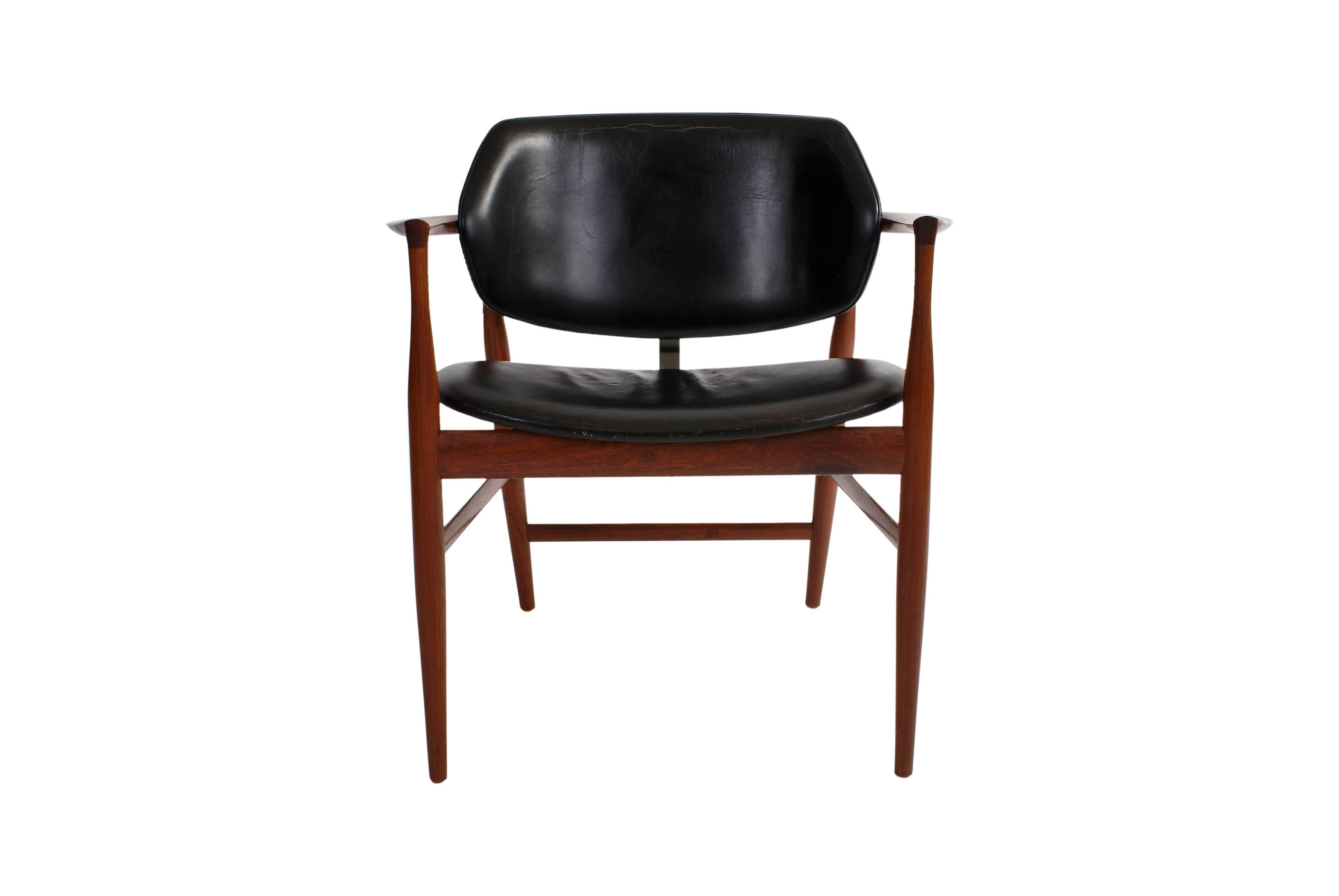 Ib Kofod-Larsen rare 'Elizabeth' armchair in Cuban mahogany. Seat and back upholstered with patinated original black leather. Designed 1958. Made by Christensen & Larsen cabinetmakers.

Model presented at The Copenhagen Cabinetmakers' Guild