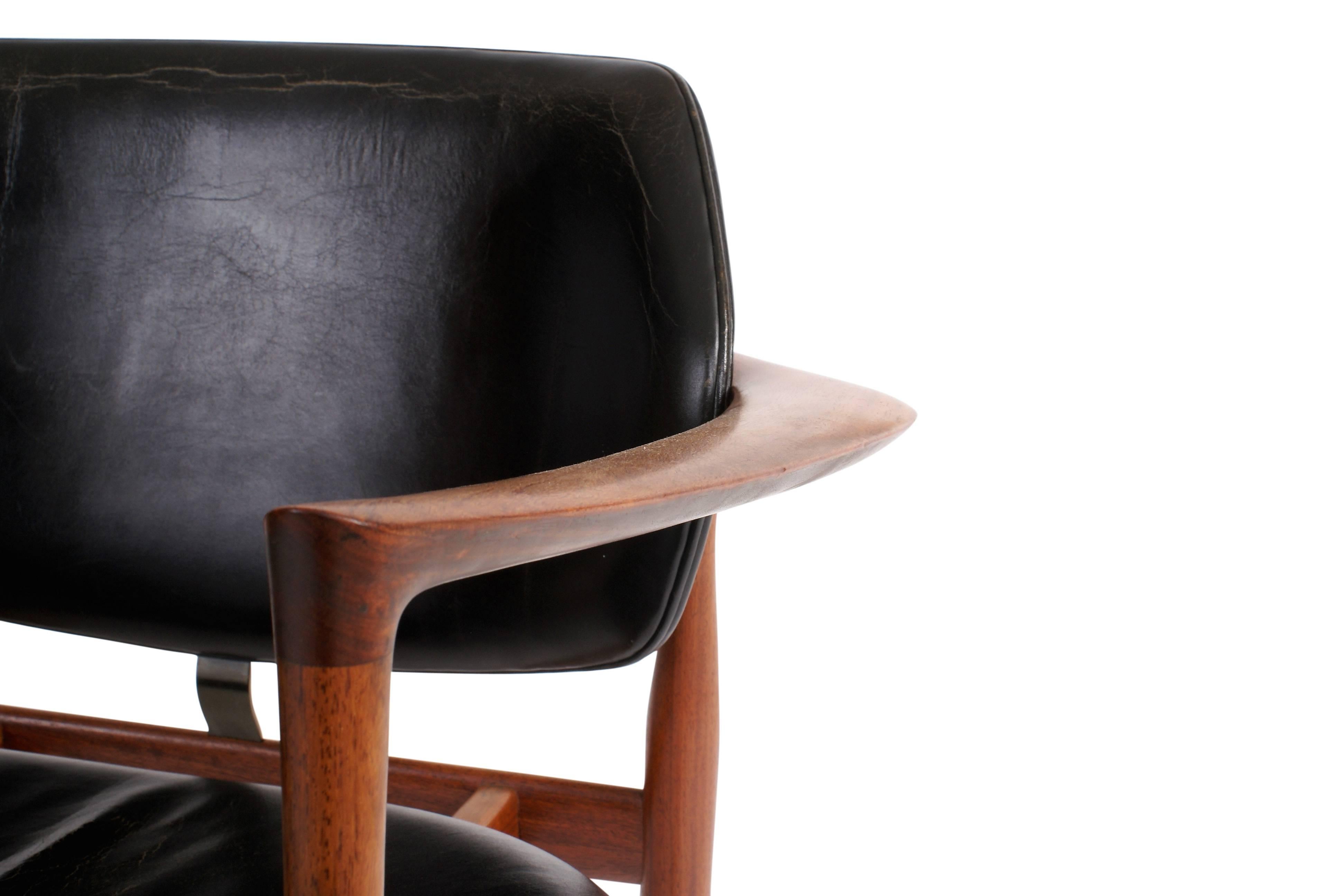 Scandinavian Modern Ib Kofod-Larsen Rare 'Elizabeth' Armchair in Cuban Mahogany and Black Leather For Sale