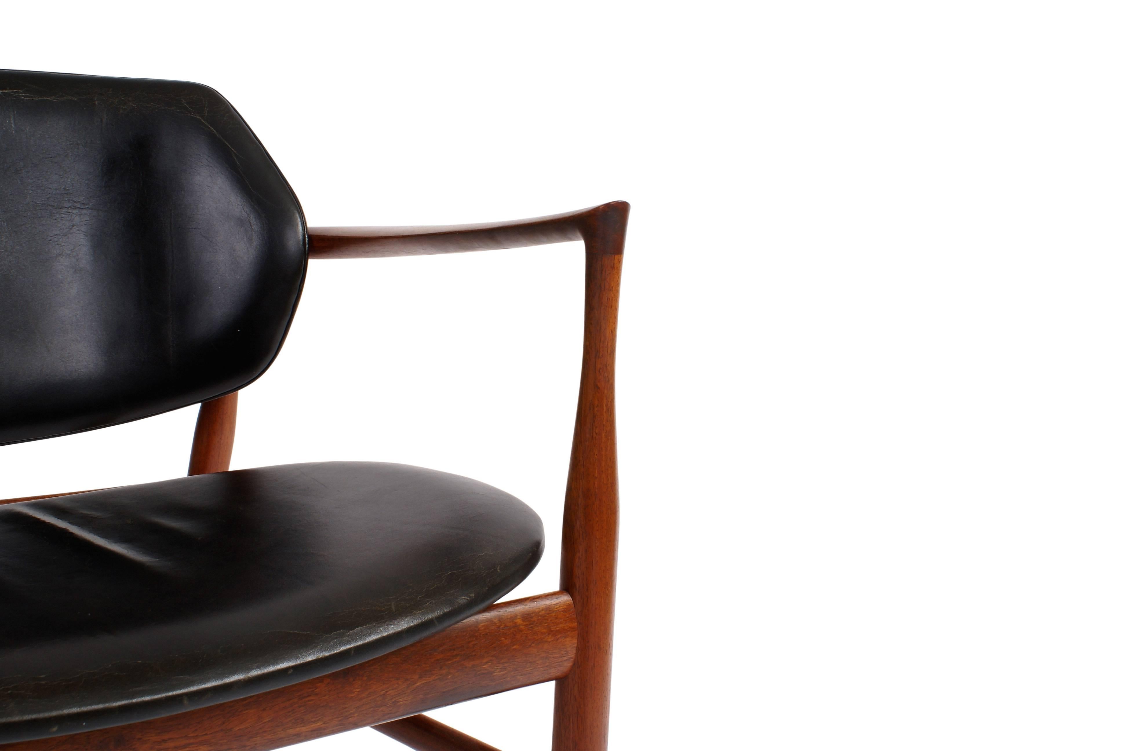 Danish Ib Kofod-Larsen Rare 'Elizabeth' Armchair in Cuban Mahogany and Black Leather For Sale