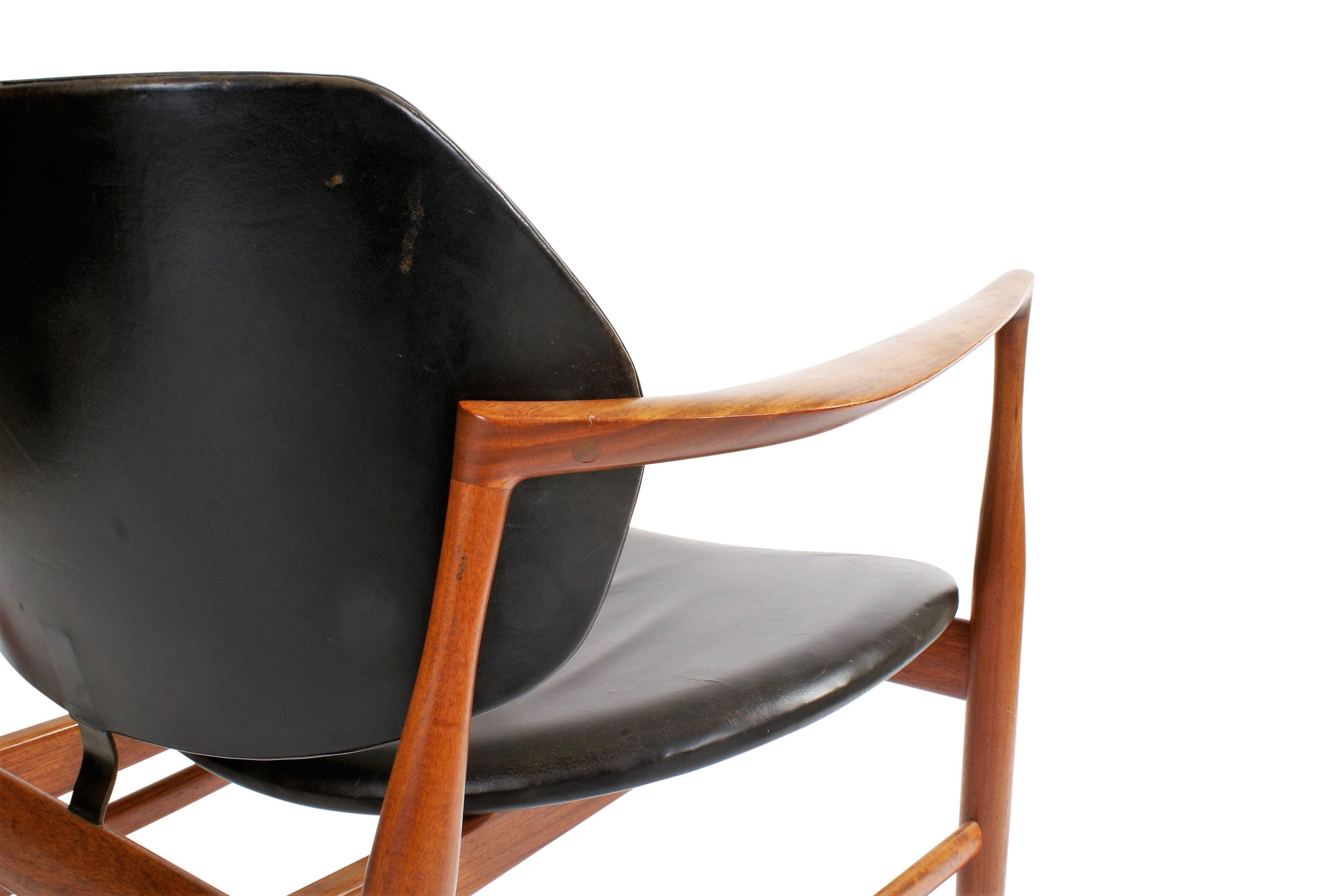 Ib Kofod-Larsen Rare 'Elizabeth' Armchair in Cuban Mahogany and Black Leather For Sale 2