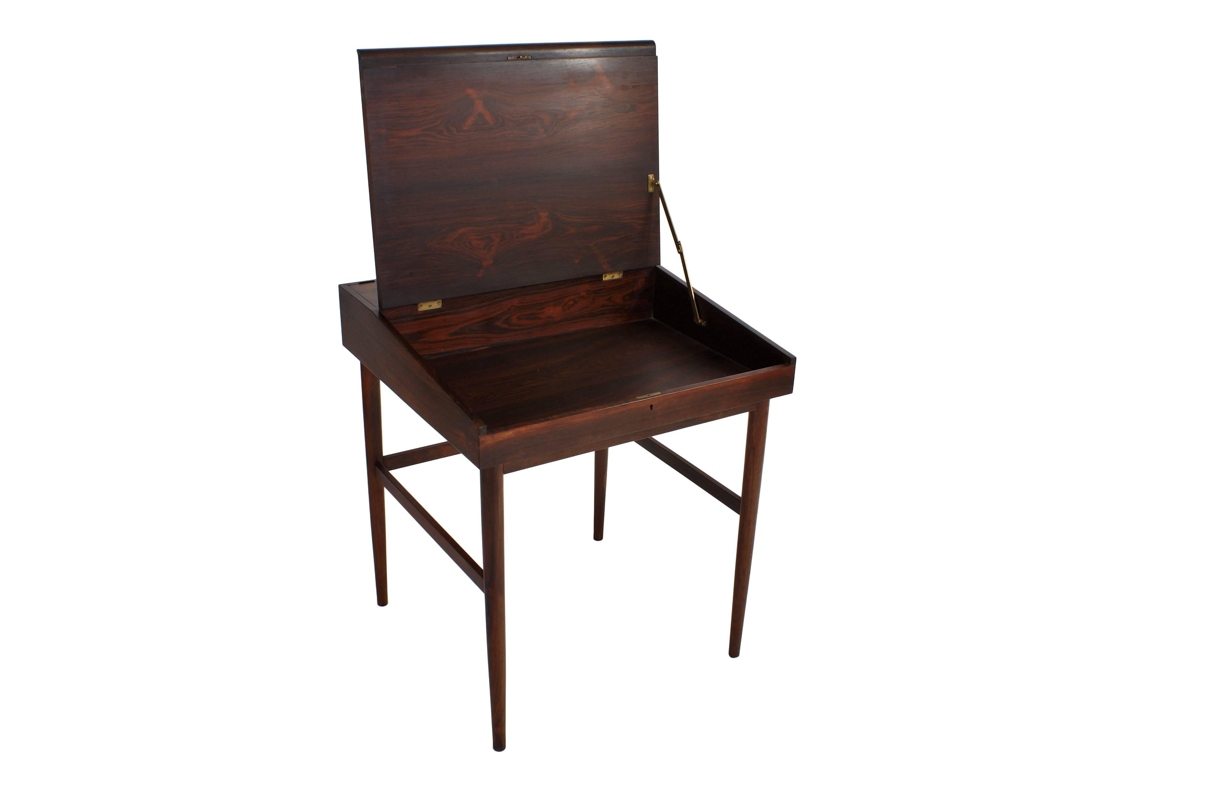 Finn Juhl NV-40 Desk for Niels Vodder in Rosewood, 1940 In Excellent Condition For Sale In Copenhagen, DK