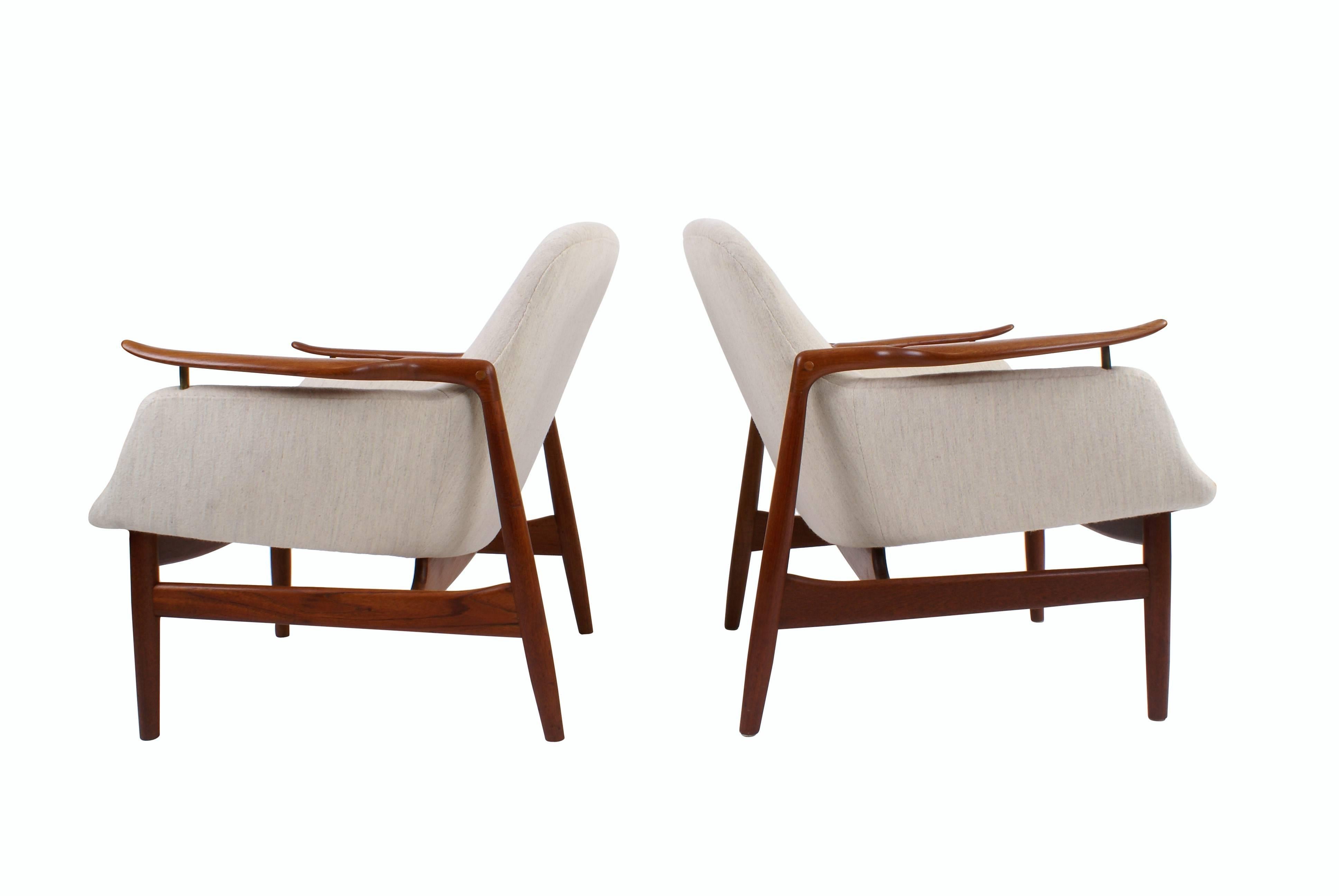 Danish Finn Juhl Pair of NV53 Easy Chairs in Teak for Niels Vodder, 1953 For Sale