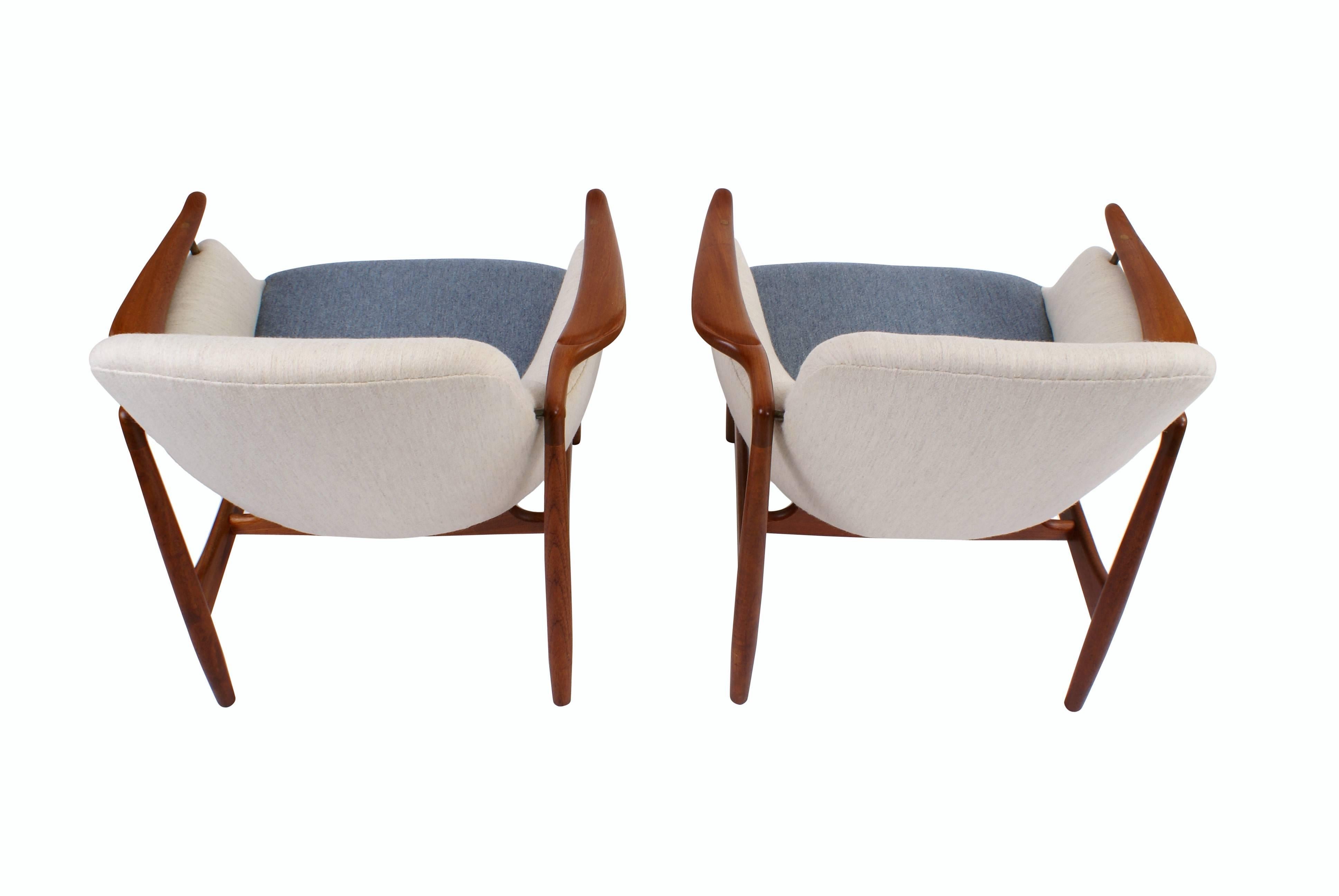 Finn Juhl Pair of NV53 Easy Chairs in Teak for Niels Vodder, 1953 For Sale 1