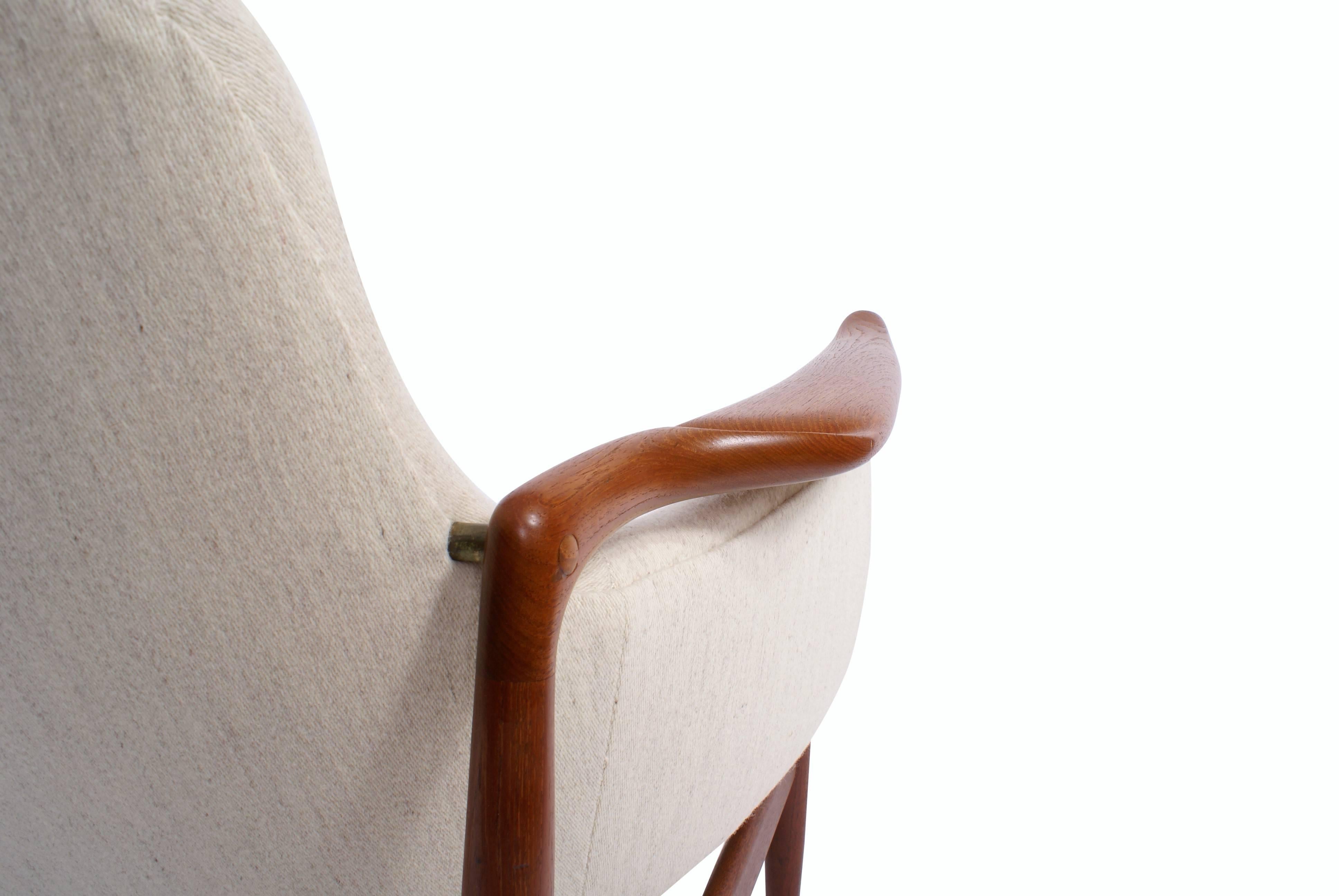 Scandinavian Modern Finn Juhl Pair of NV53 Easy Chairs in Teak for Niels Vodder, 1953 For Sale