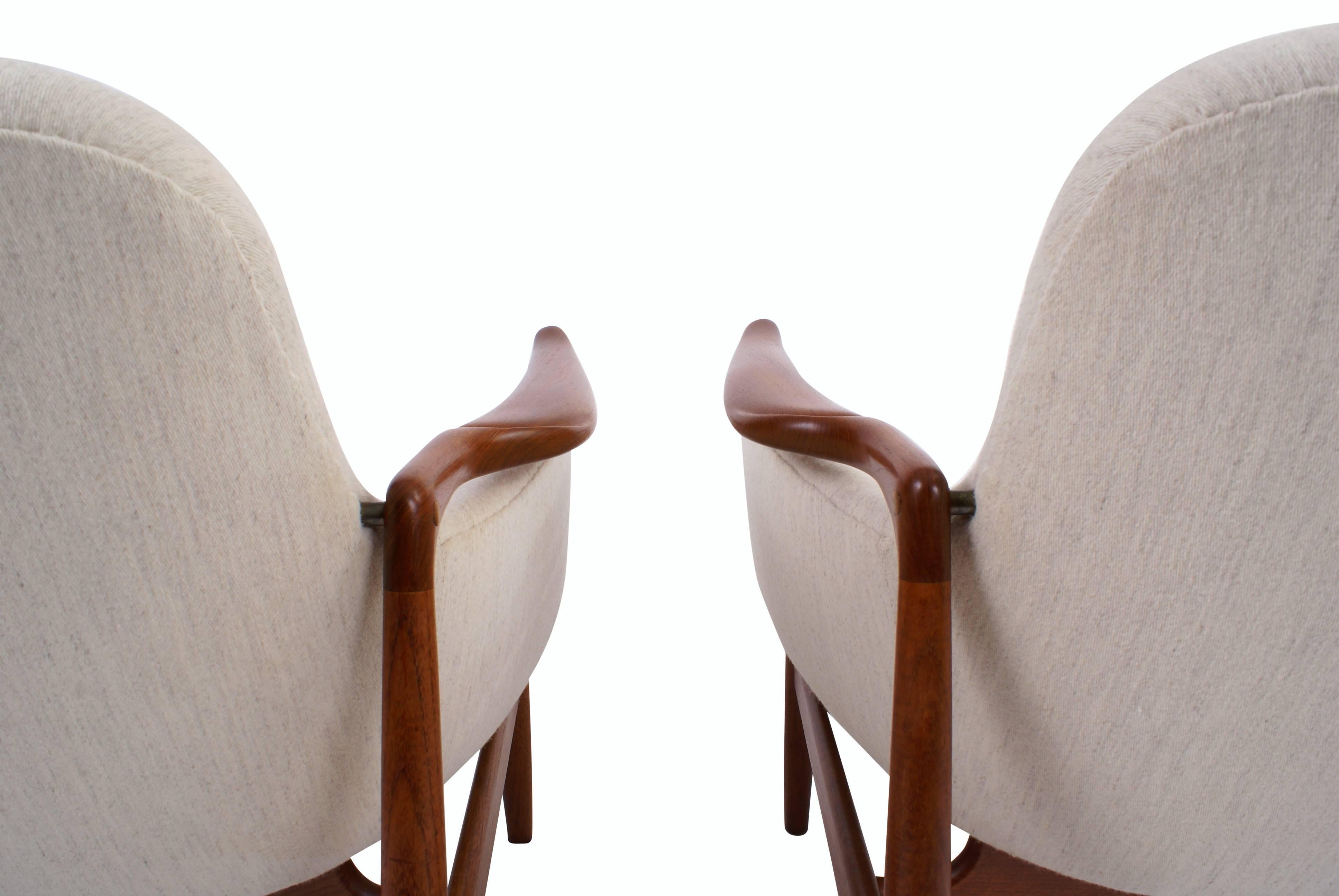 Finn Juhl Pair of NV53 Easy Chairs in Teak for Niels Vodder, 1953 For Sale 2