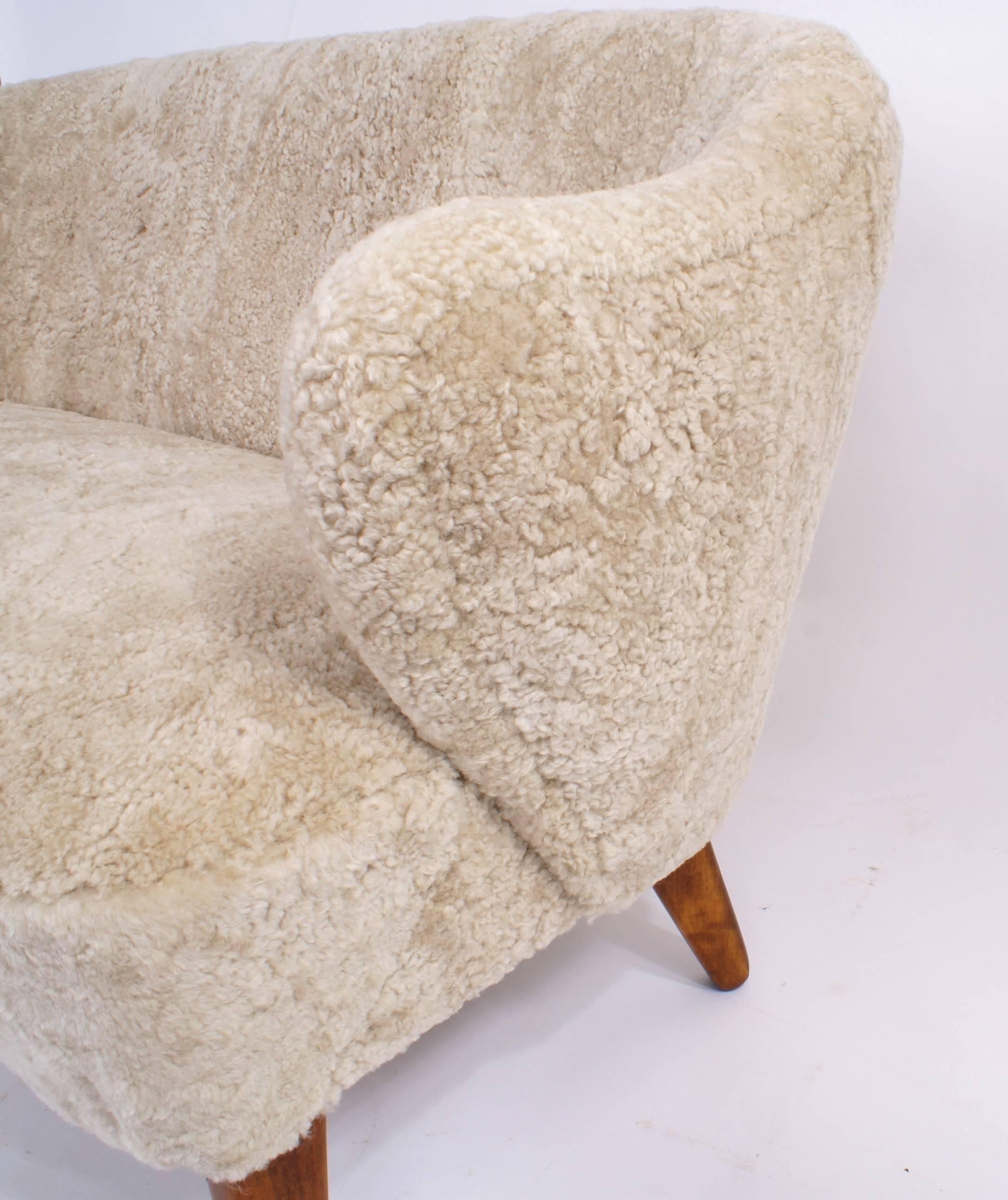 Mid-20th Century Flemming Lassen Settee in Pale Grey Sheepskin, 1940s