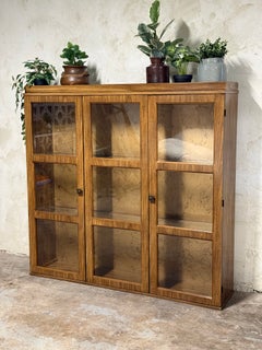 Brutalist Statement Hutch — Sculptural Oak-Look Glass Display Cabinet