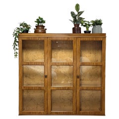 Brutalist Statement Hutch — Sculptural Oak-Look Glass Display Cabinet