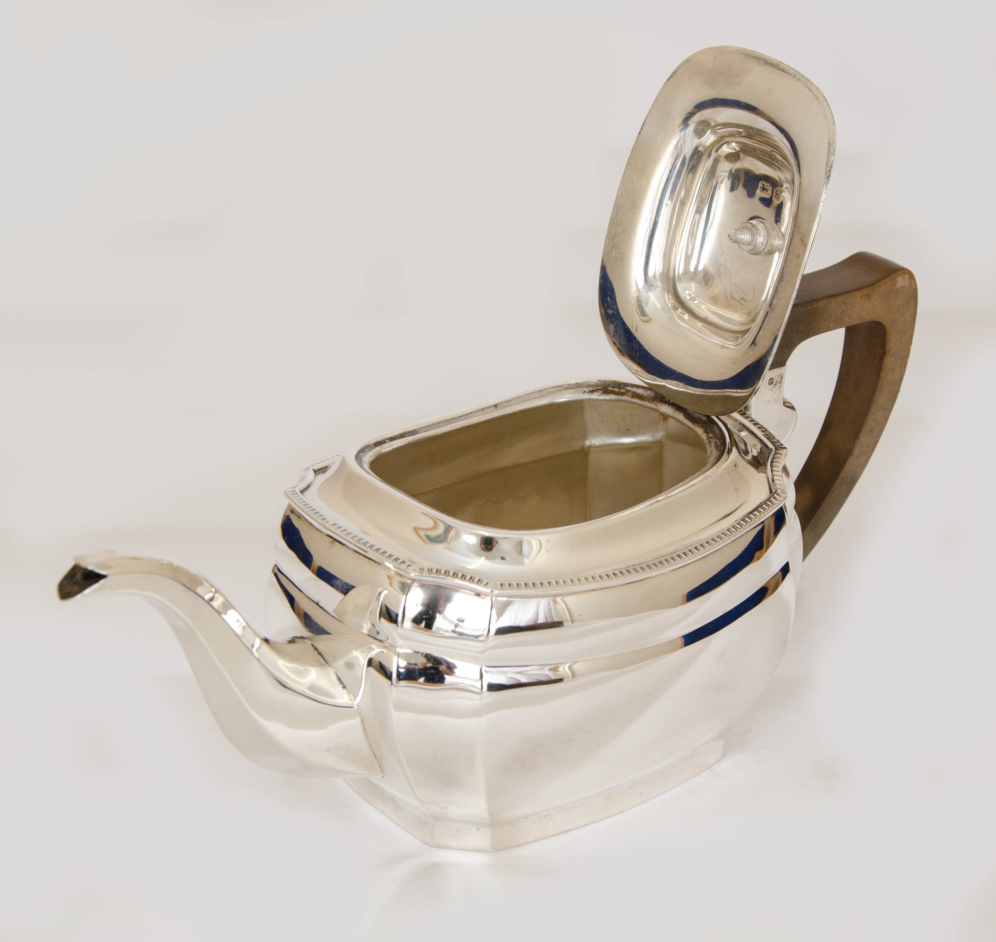 Sterling Silver Tea Pot In Good Condition For Sale In London, GB