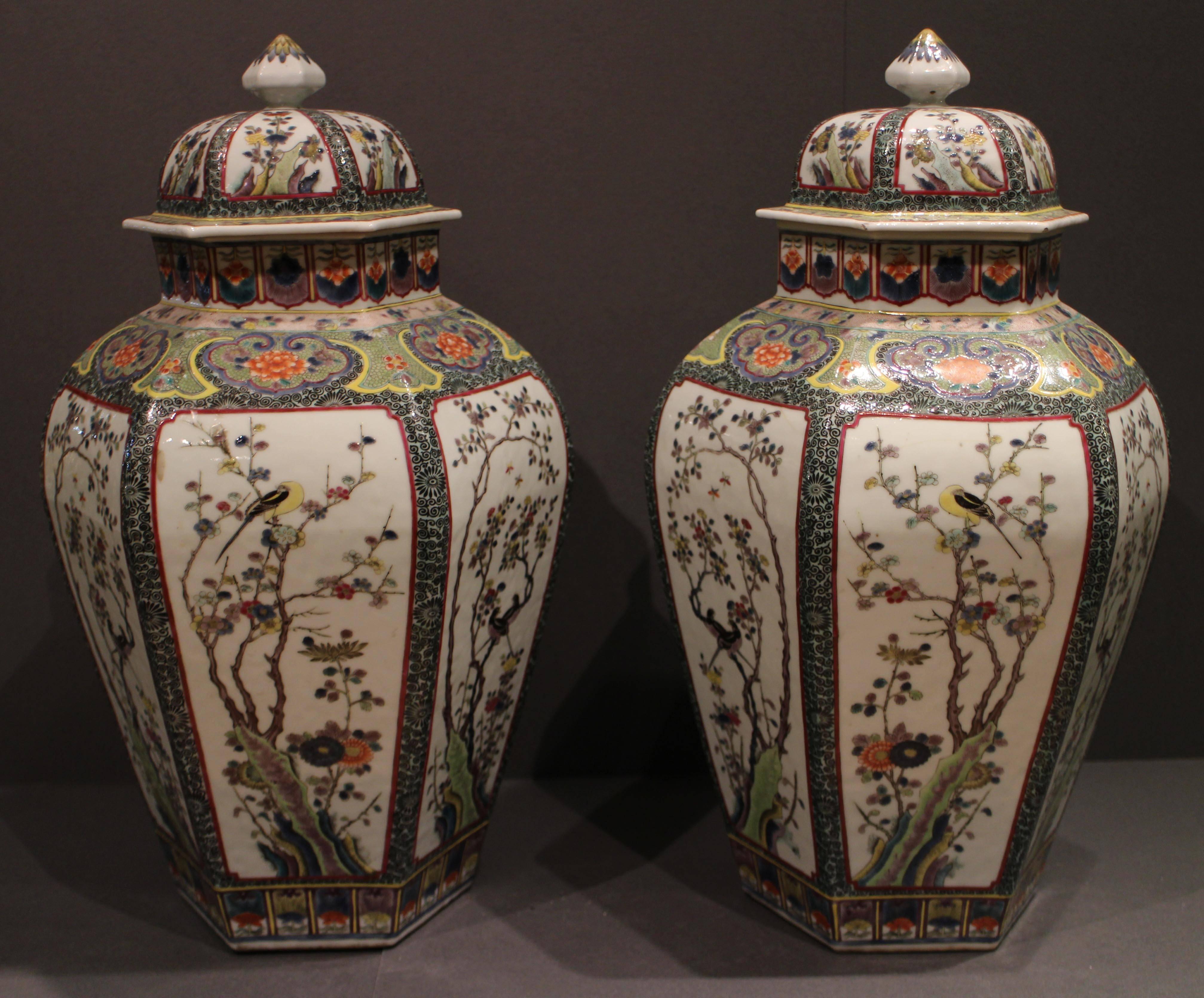 Pair of Striking Antique Chinese Famille Verte 'Green' Vases and Covers For Sale 1