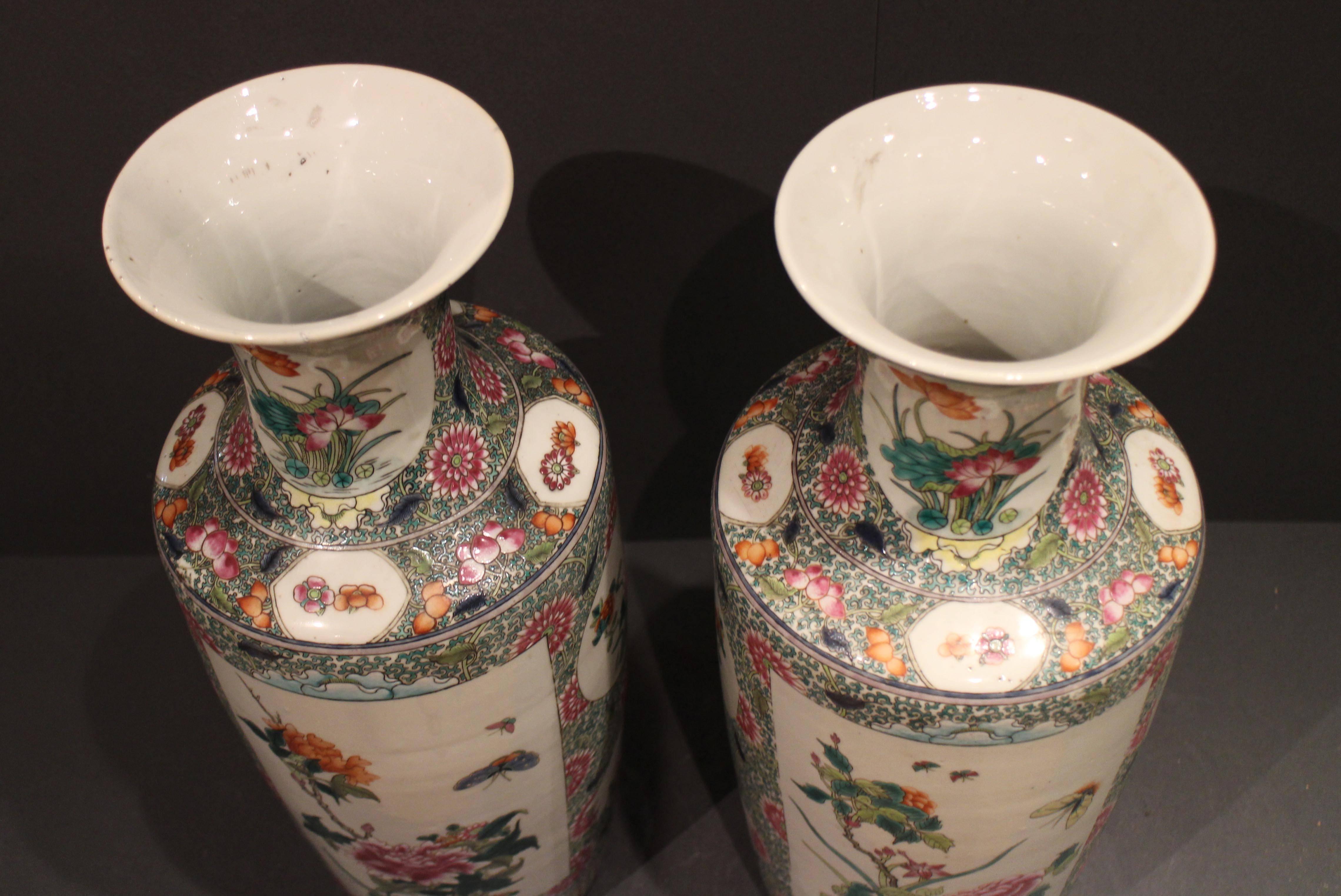 Fine Pair of Antique Chinese Famille Verte 'Green' Vases Decorated with Flowers In Excellent Condition For Sale In London, GB