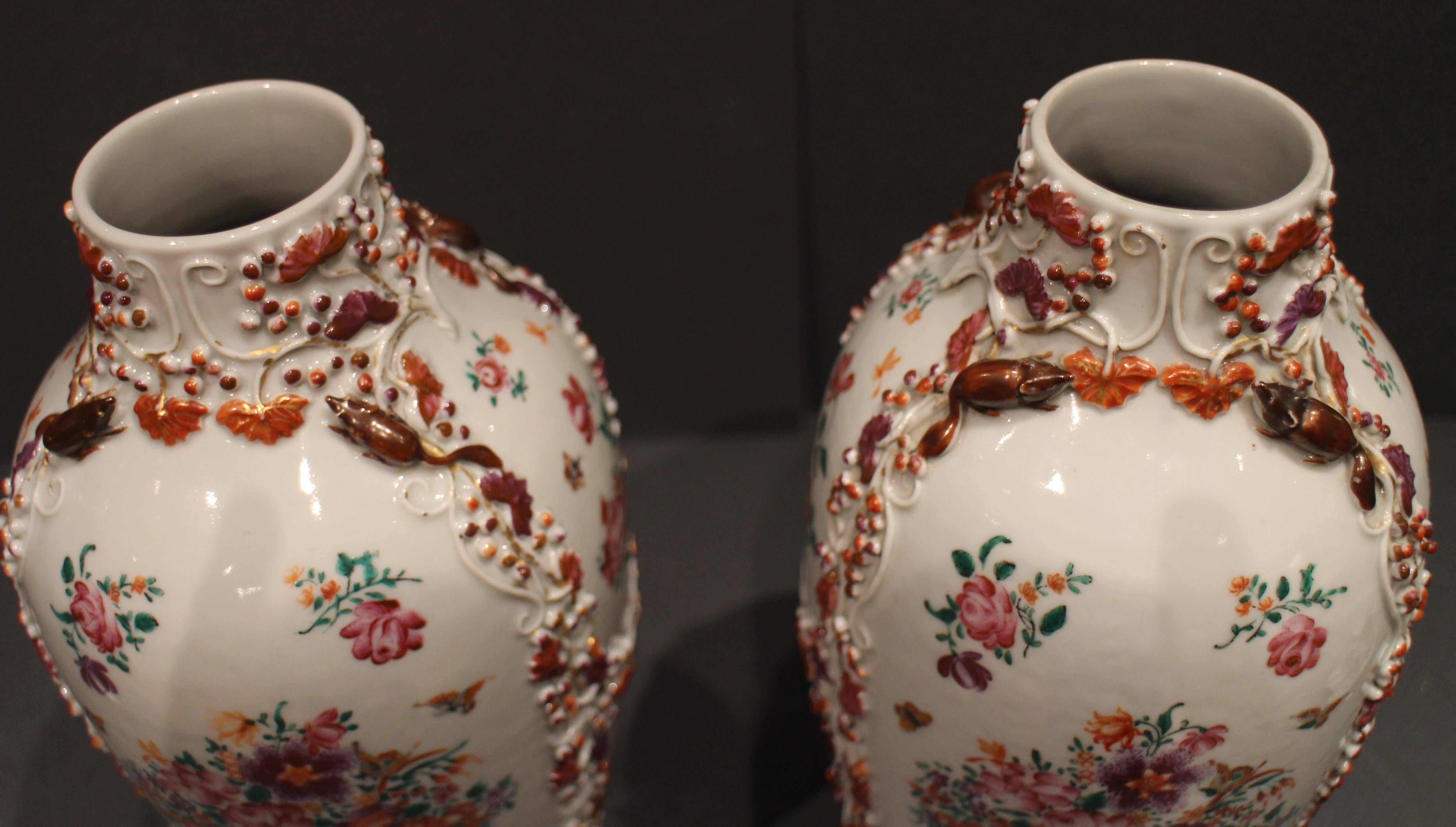 Pair of 18th Century Antique Chinese Famille Rose 'Pink' Vases and Covers For Sale 3