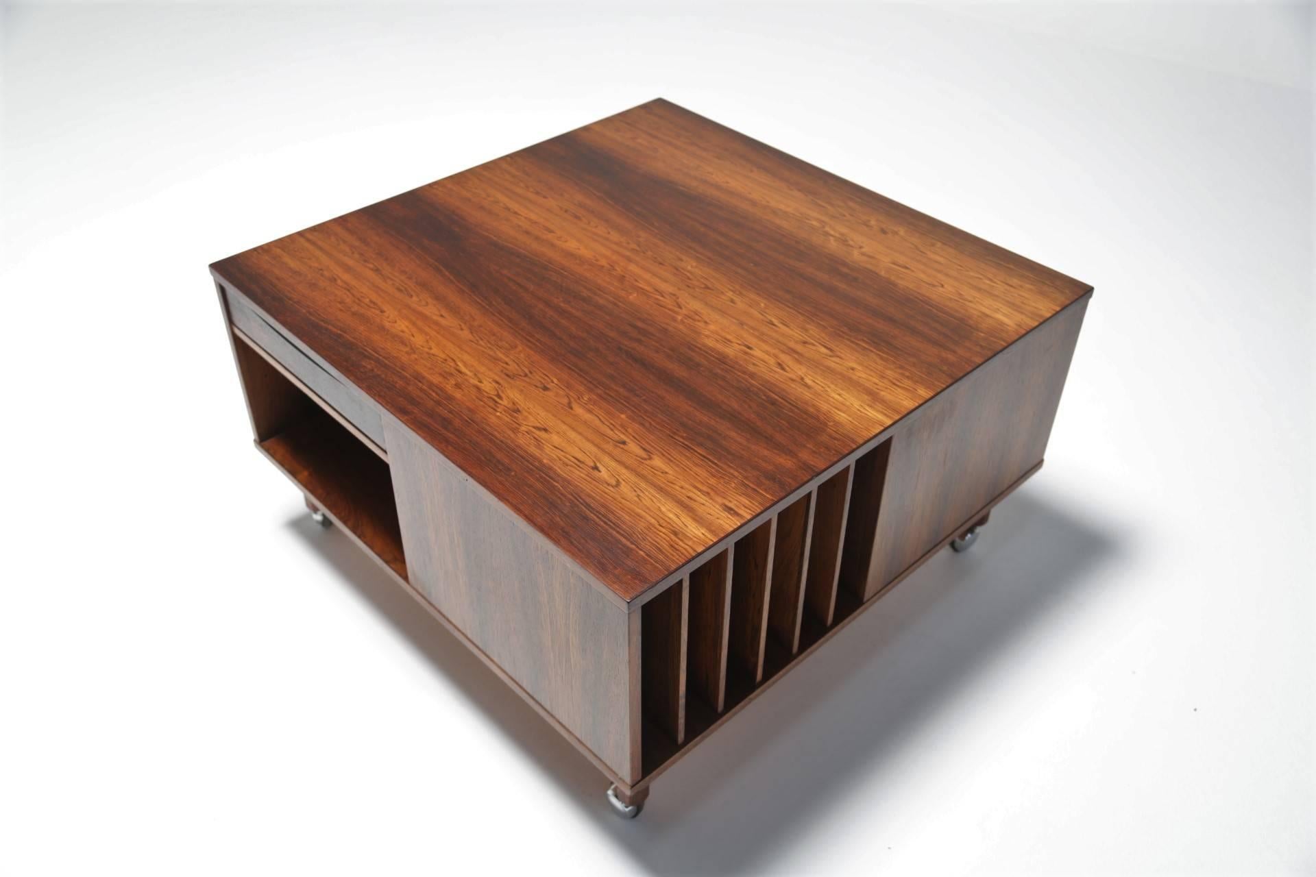 Danish designer Peter Lovig Nielsen created this Mid-Century Modern 'Cubus' coffee table. Made from a beautiful rosewood that has great grain and rich fiery tones of black and red. This is a large square coffee table that could easily double-up as a