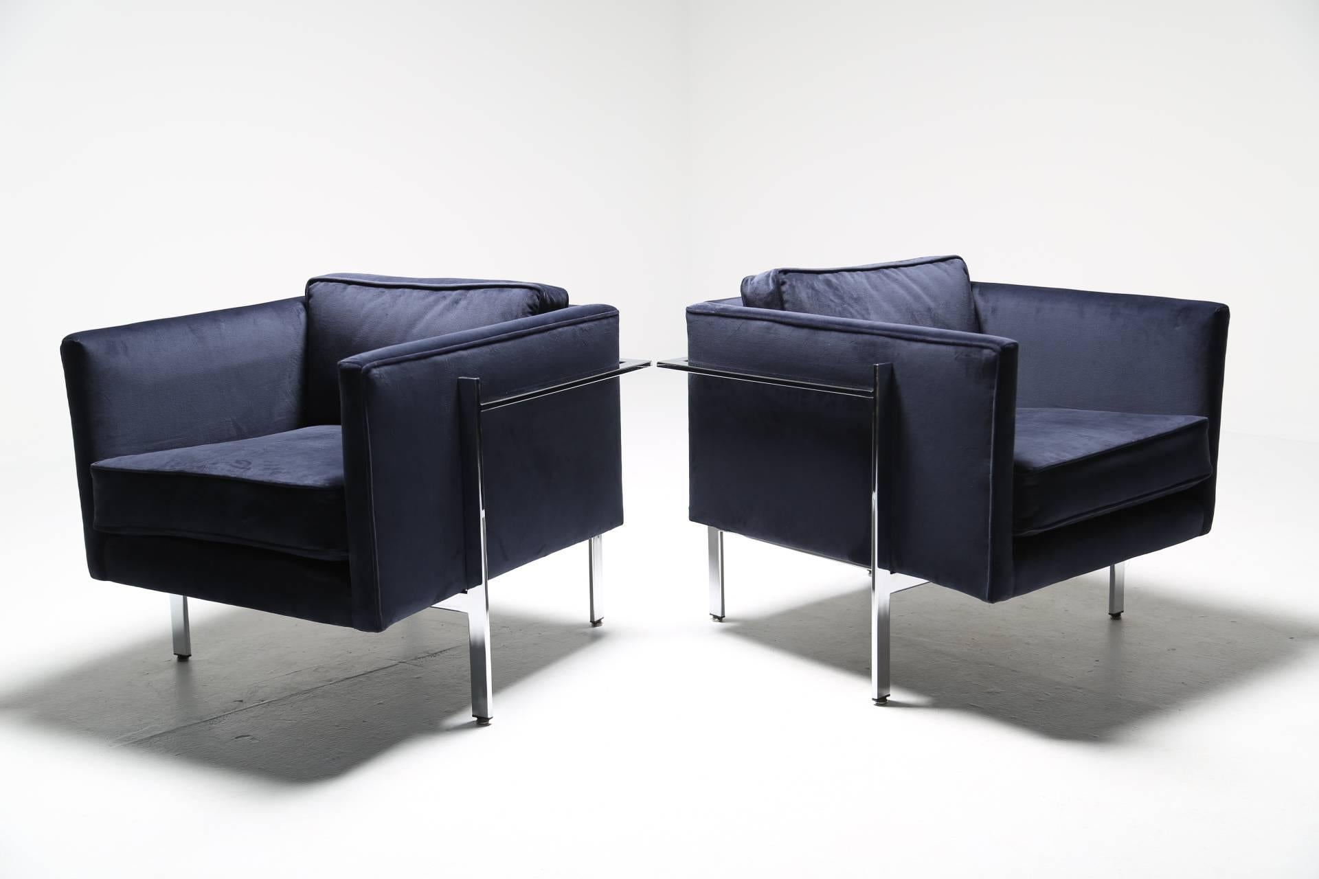 Mid-Century Modern Lounge Chairs by Milo Baughman 4