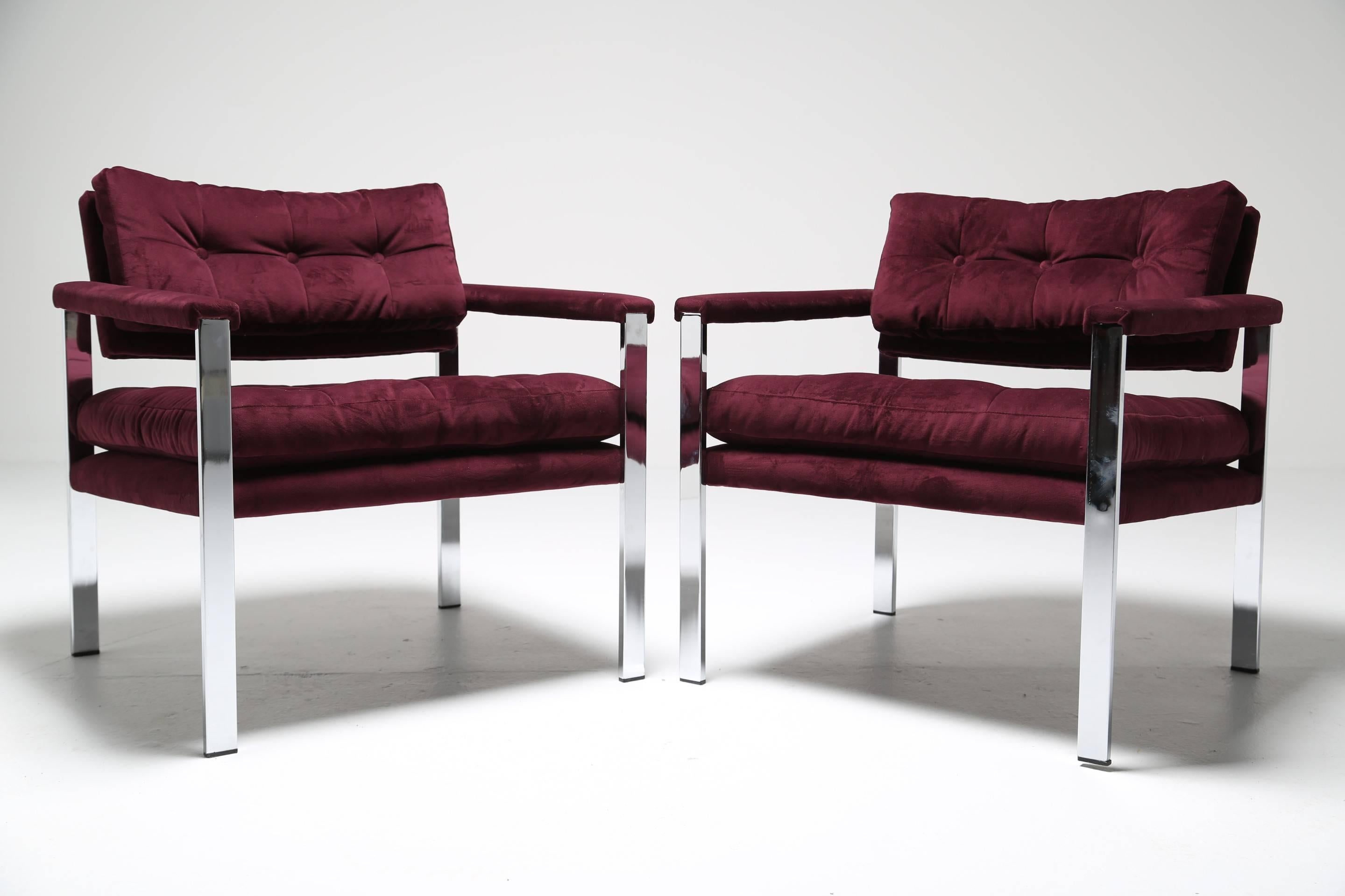 Selig chrome frame mid-century lounge chairs in the style of Milo Baughman. 3