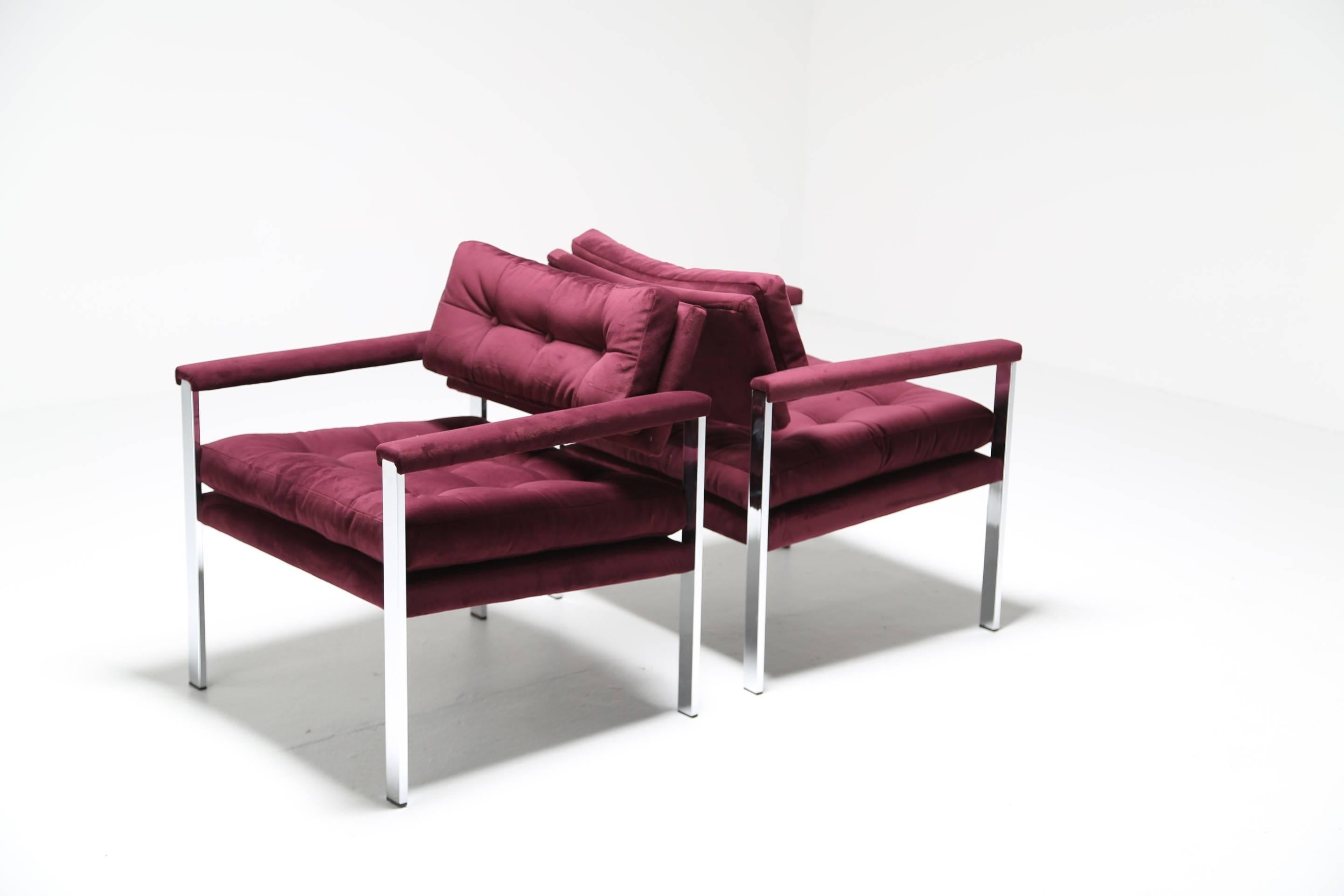 Selig chrome frame mid-century lounge chairs in the style of Milo Baughman. 4
