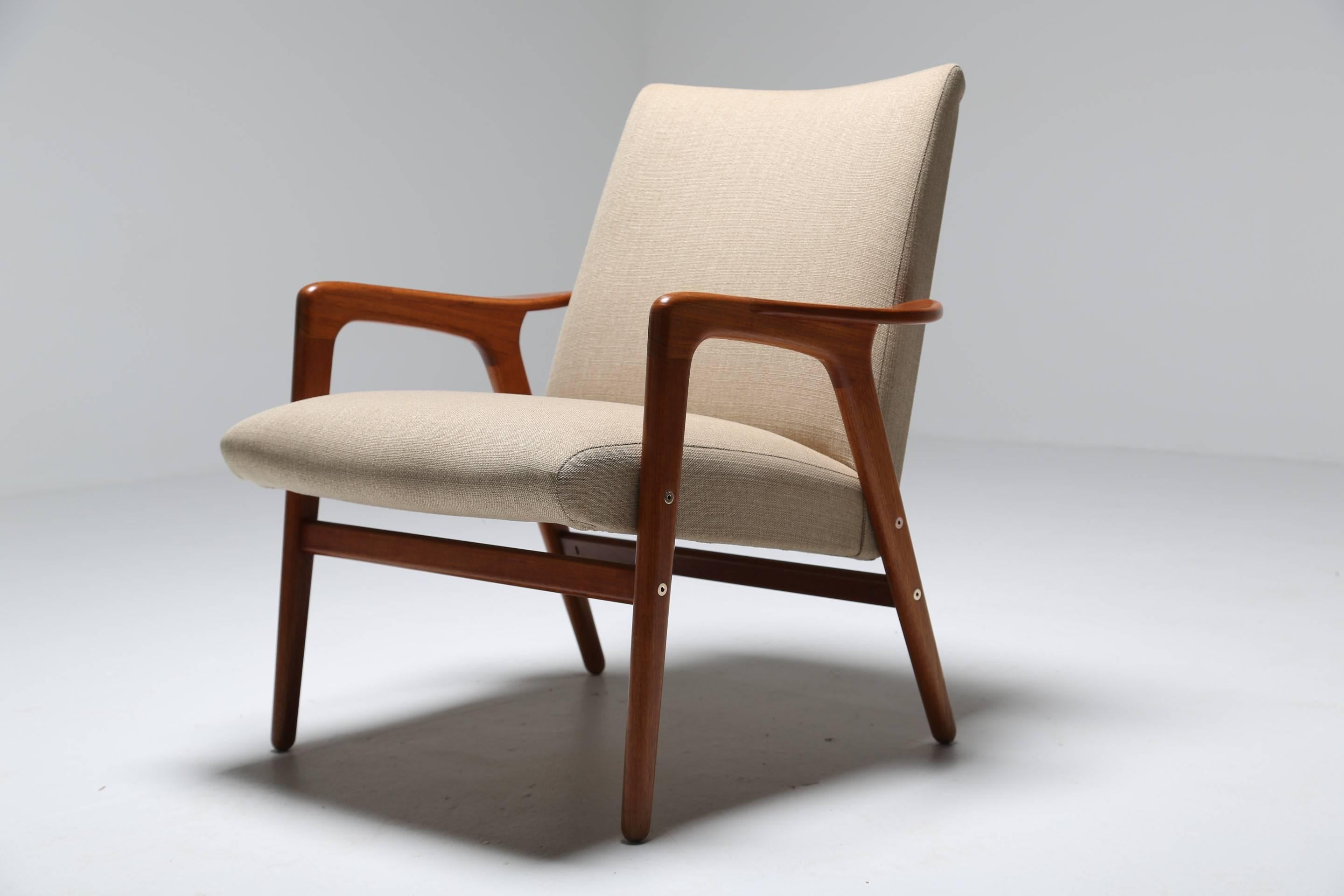 Alf Svensson designed this chic armchair for DUX circa 1960. This super cute Scandinavian teak frame piece is a medium to small sized chair and would be perfect in a library, study or bedroom. Completely refurbished to an excellent standard. 