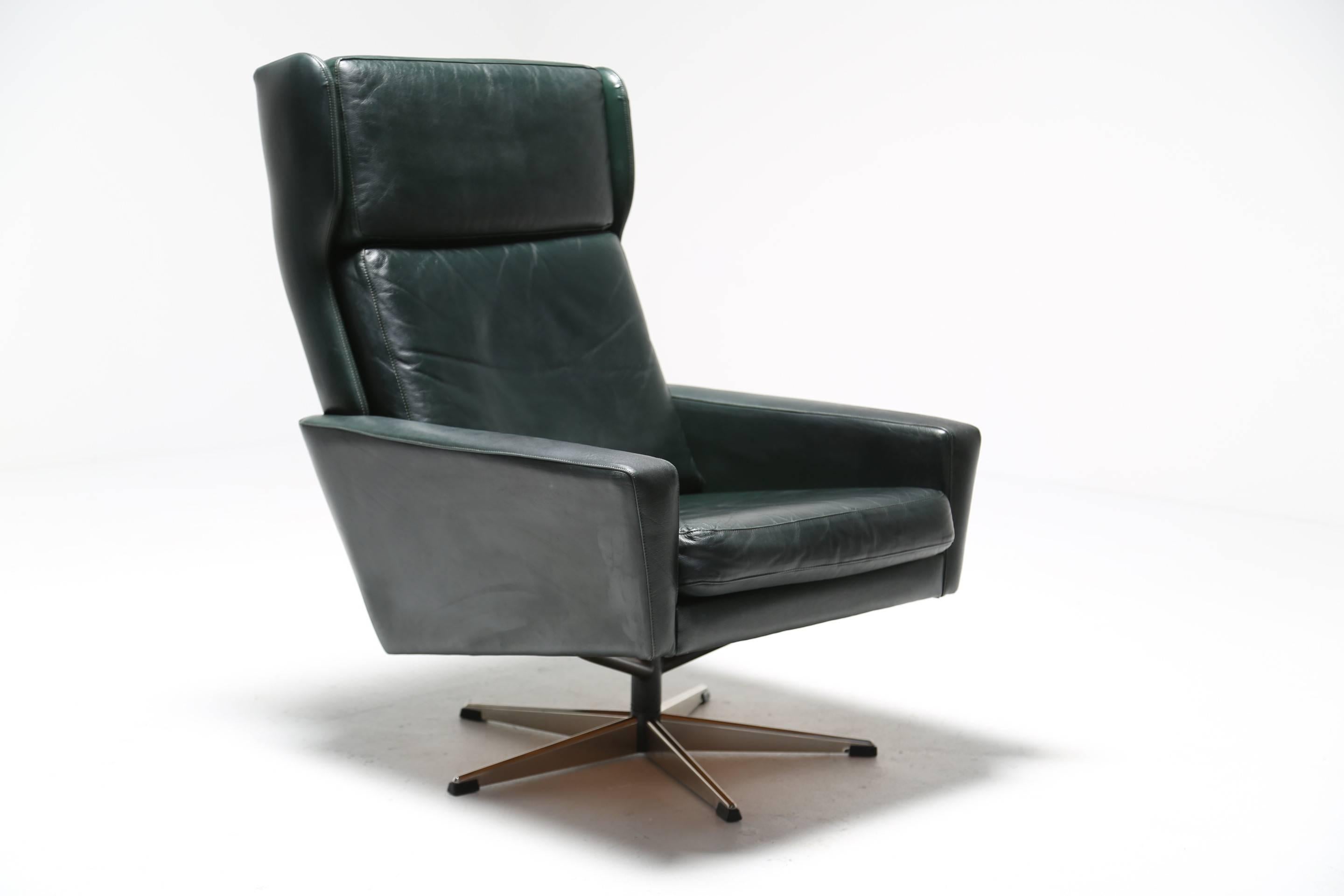 Danish Mid-Century Swivel Chair by Georg Thams