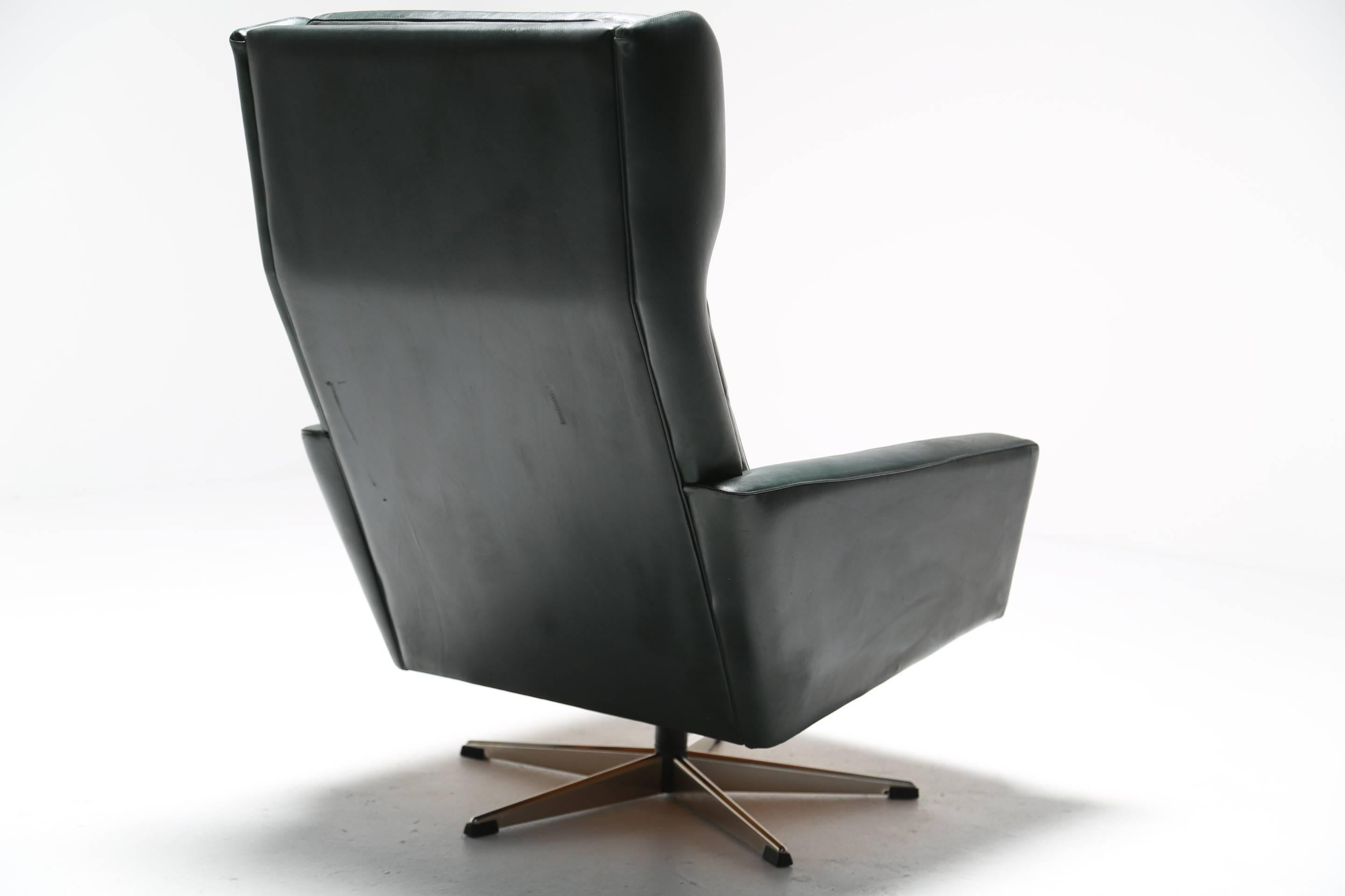 Mid-20th Century Mid-Century Swivel Chair by Georg Thams