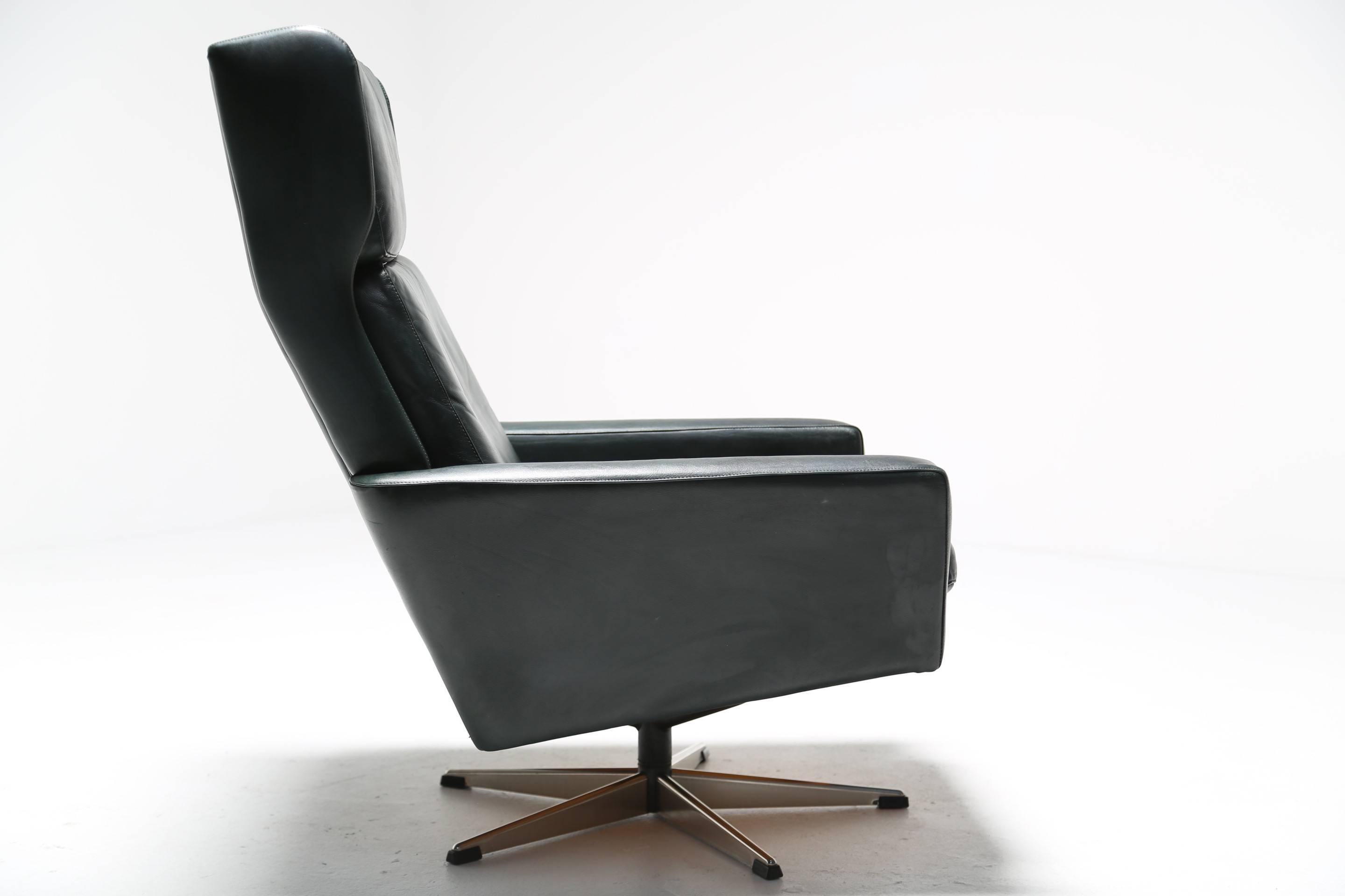 Leather Mid-Century Swivel Chair by Georg Thams