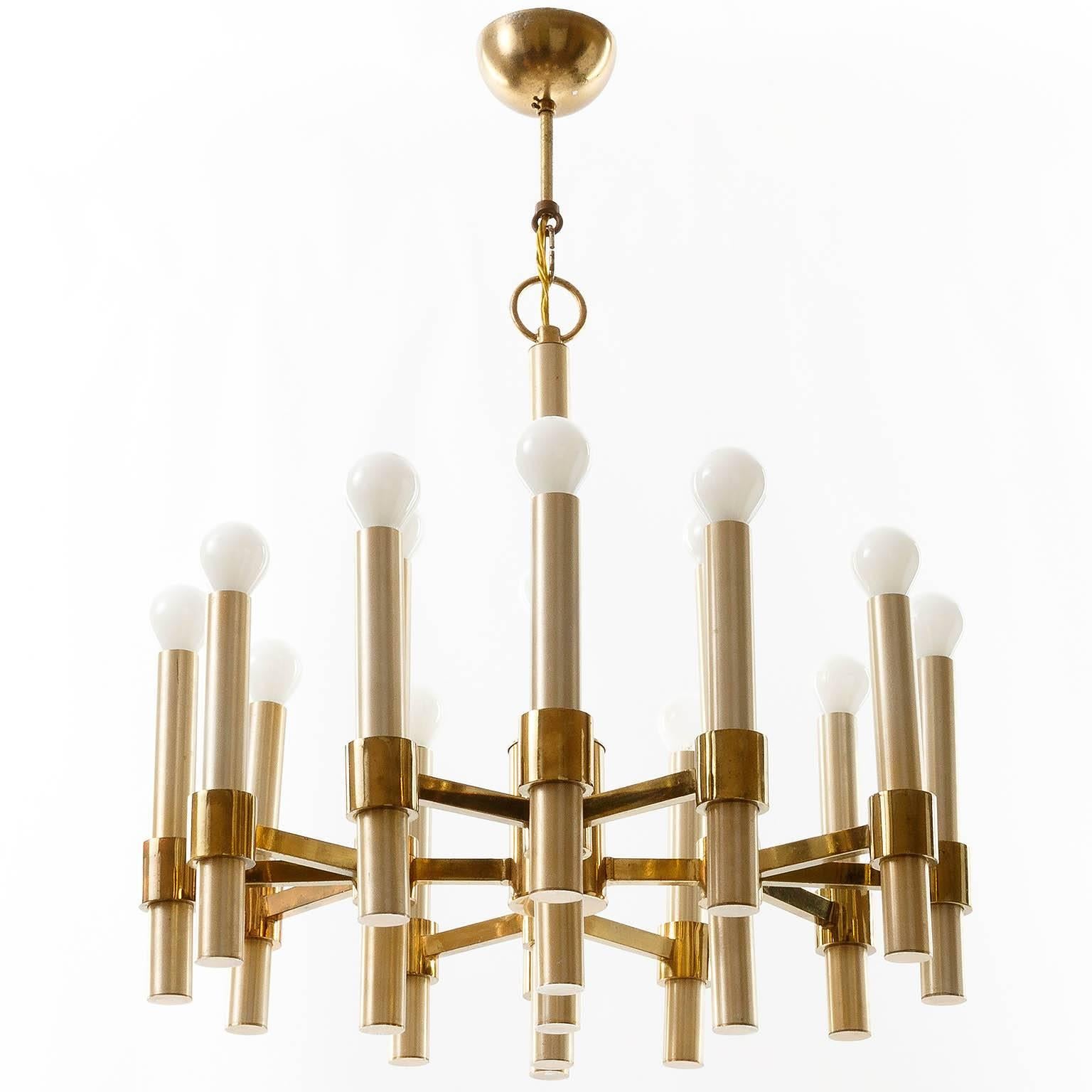 A modernist Italian 16-arm gold-plated brass chandelier by Gaetano Sciolari, manufactured in Mid-Century, circa 1970 (late 1960s or ealry 1970s).
A partly polished and brushed finish. 
16 small base bulbs (max. 40W per bulb). Minor wear on