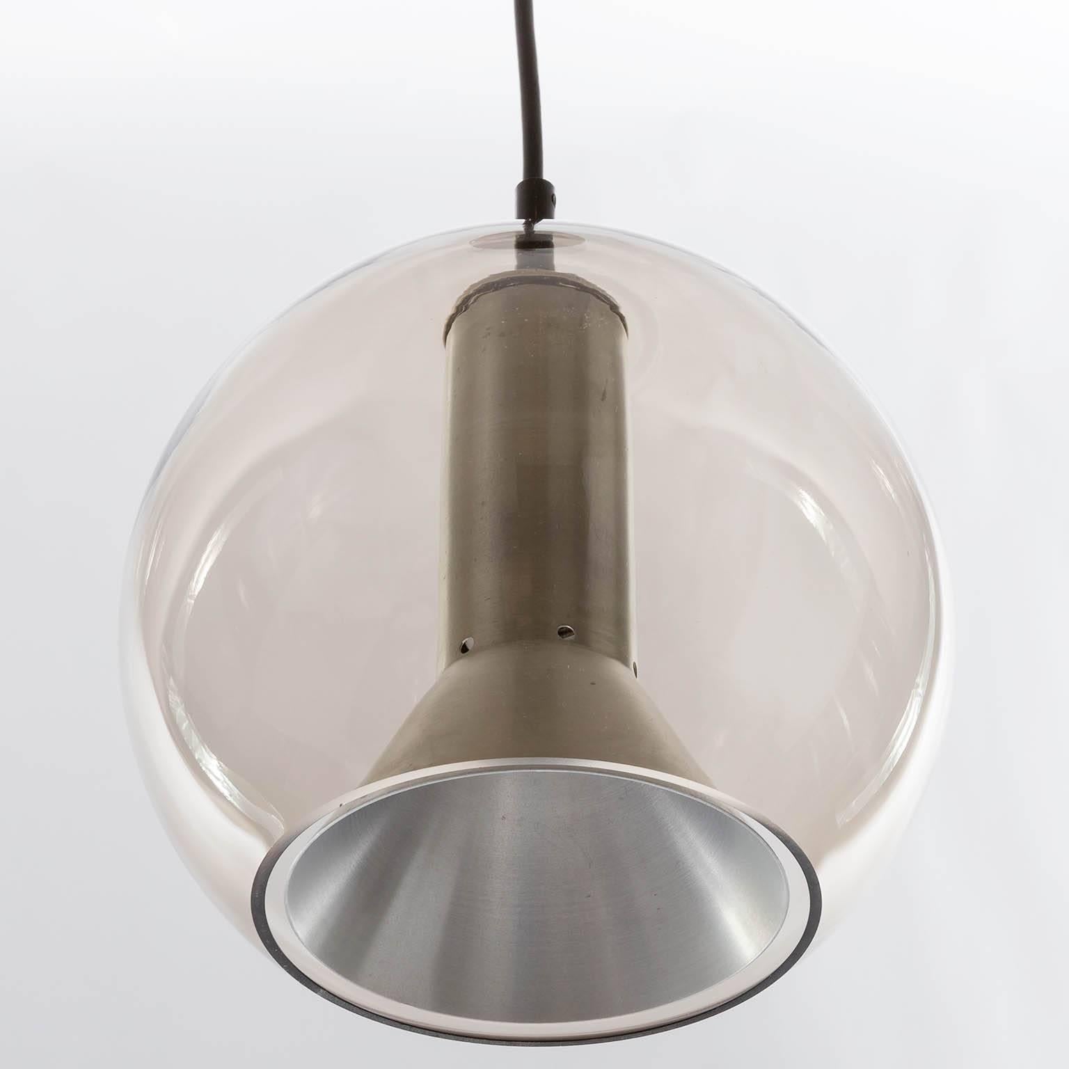 Three RAAK Pendant Lights by Frank Ligtelijn, Smoked Glass Globes, 1960s In Excellent Condition In Hausmannstätten, AT