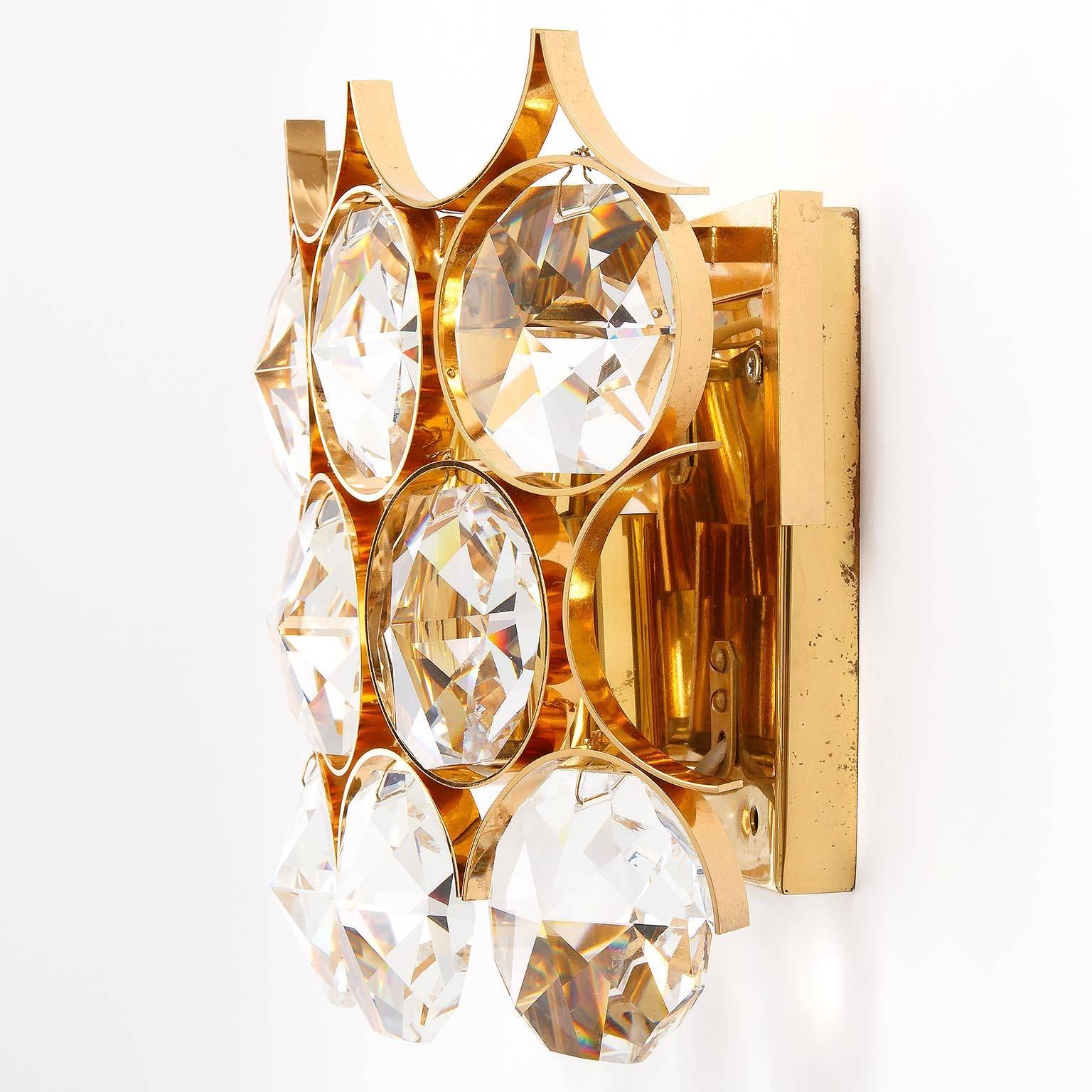 Paar Palwa Sconces Wall Lights, vergoldetes Messing und Kristallglas, 1970 (Vergoldet) im Angebot