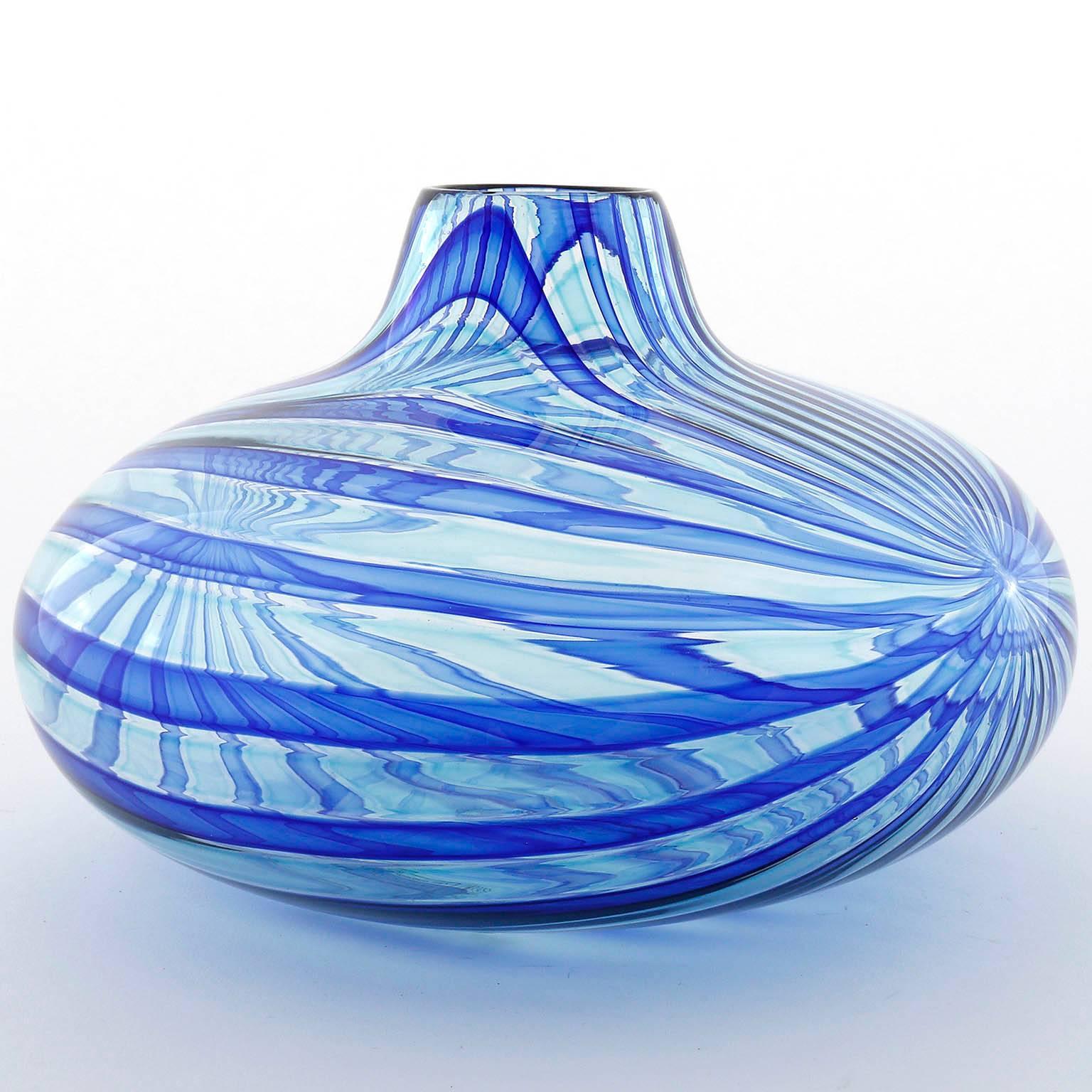 Blue Glass Vase 'Samarcanda' Lino Tagliapietra Effetre International, Italy 1986 In Excellent Condition In Hausmannstätten, AT
