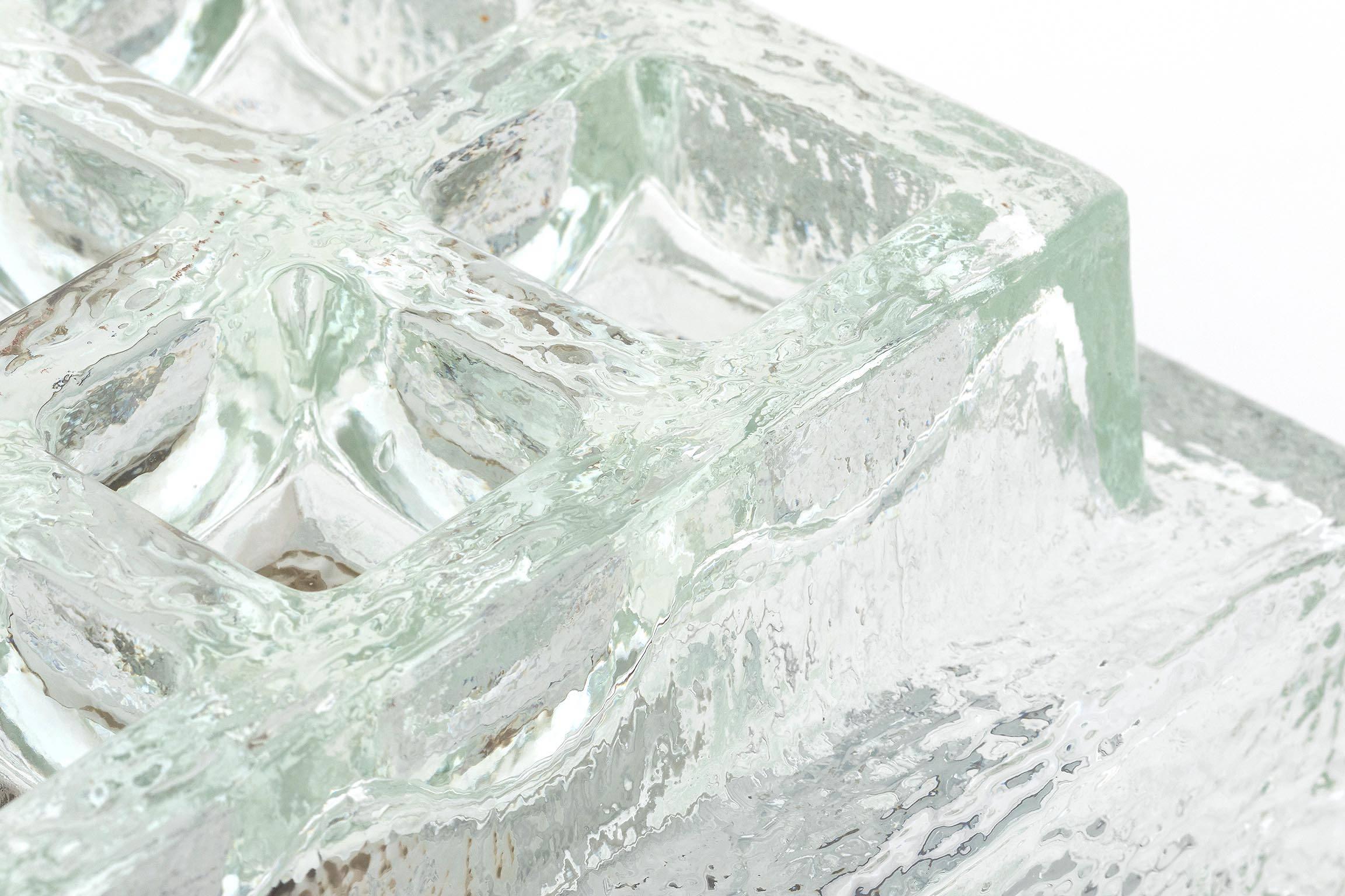 L'une des cinq lampes ou appliques encastrées carrées en verre texturé Limburg, 1970 en vente 2