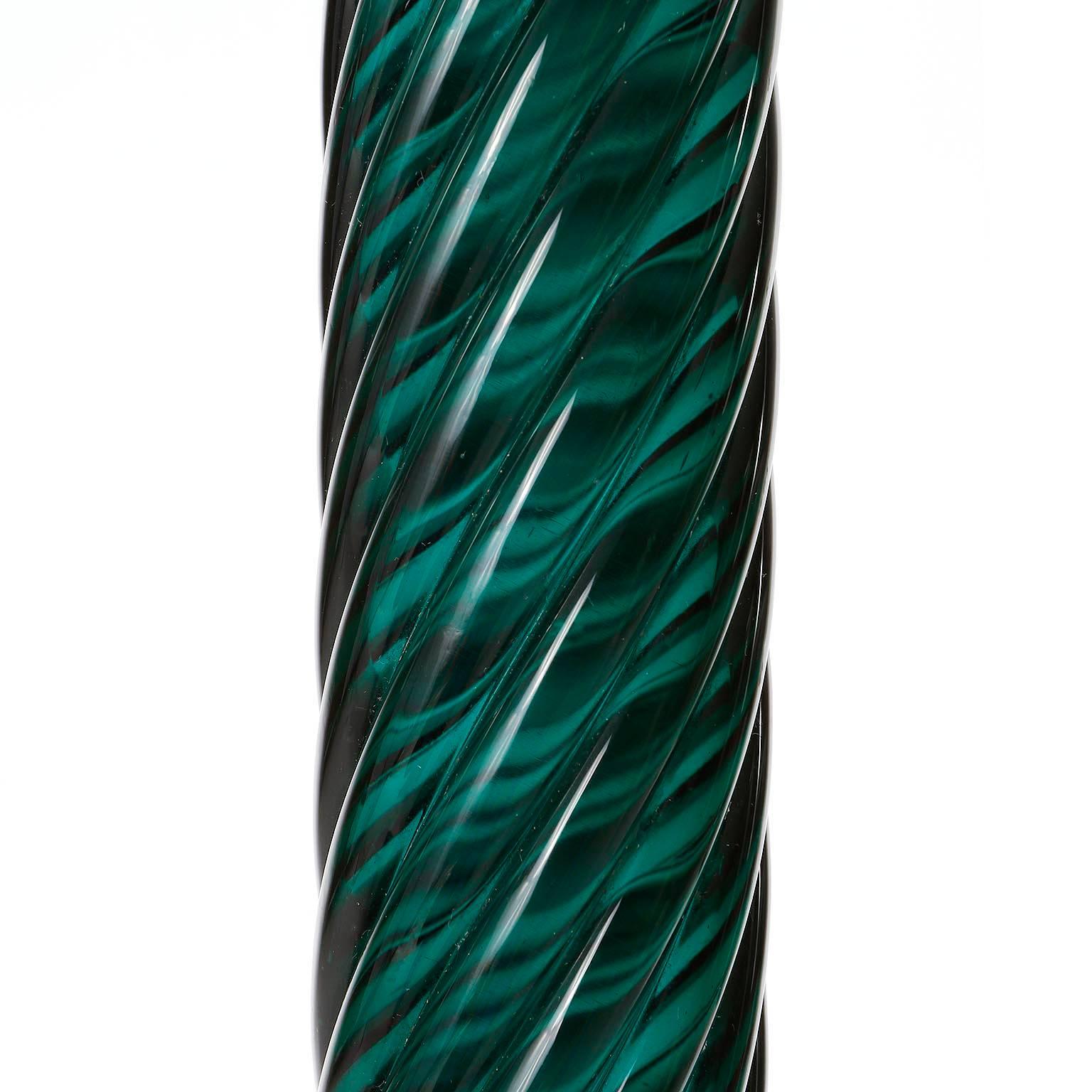 Kalmar Floor Lamp Glasschaft no. 2134, Patinated Brass Emerald Green Glass 1960s In Good Condition For Sale In Hausmannstätten, AT